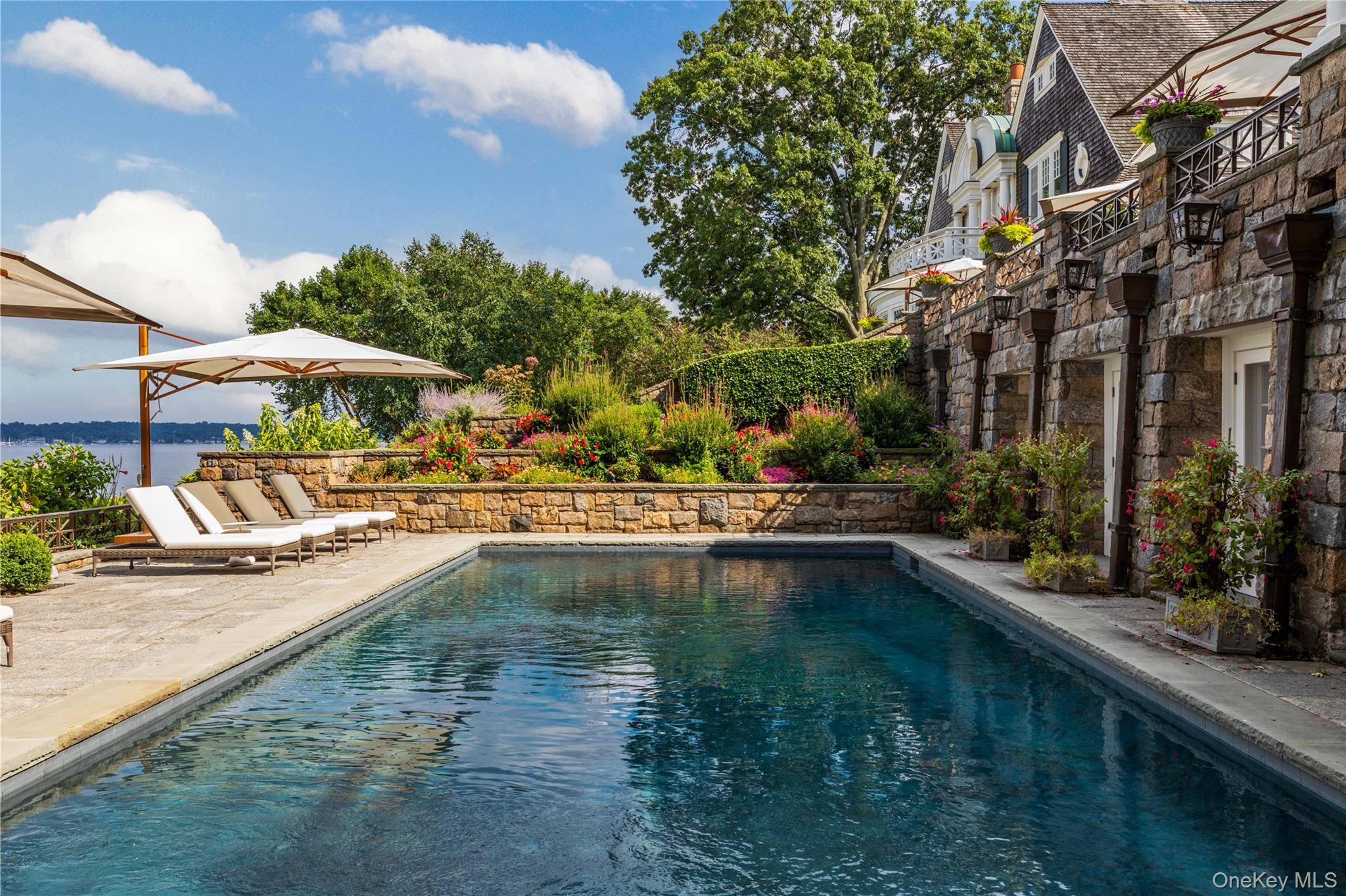 Great Neck, NY 11024,227 Dock LN