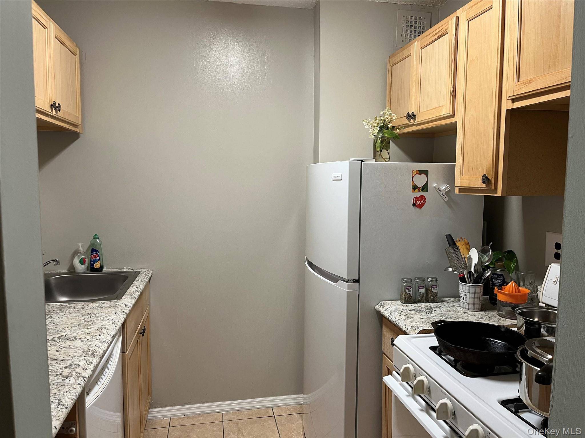 Westbury, NY 11590,135 Post AVE #5O