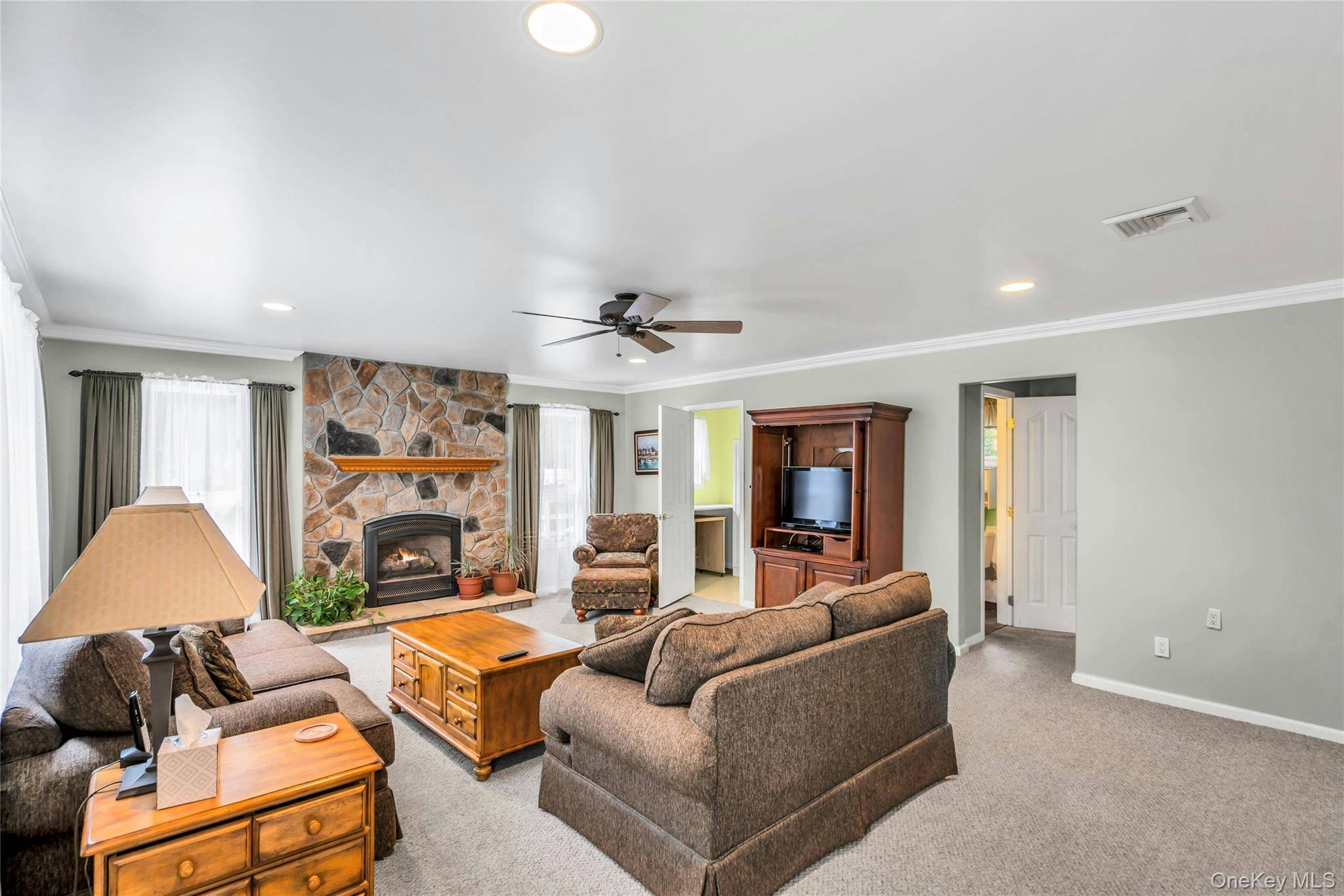 Smithtown, NY 11787,58 Rhoda AVE