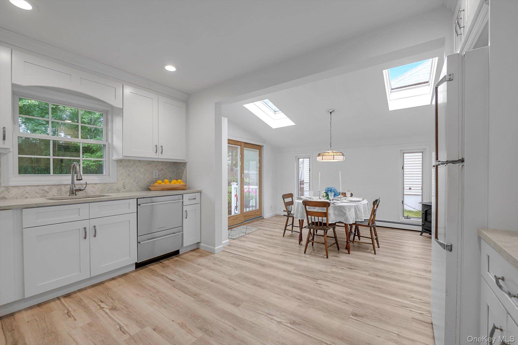 East Northport, NY 11731,702 5th AVE