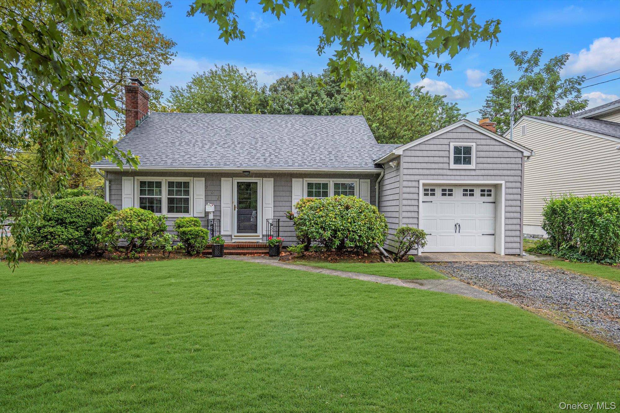 East Northport, NY 11731,702 5th AVE