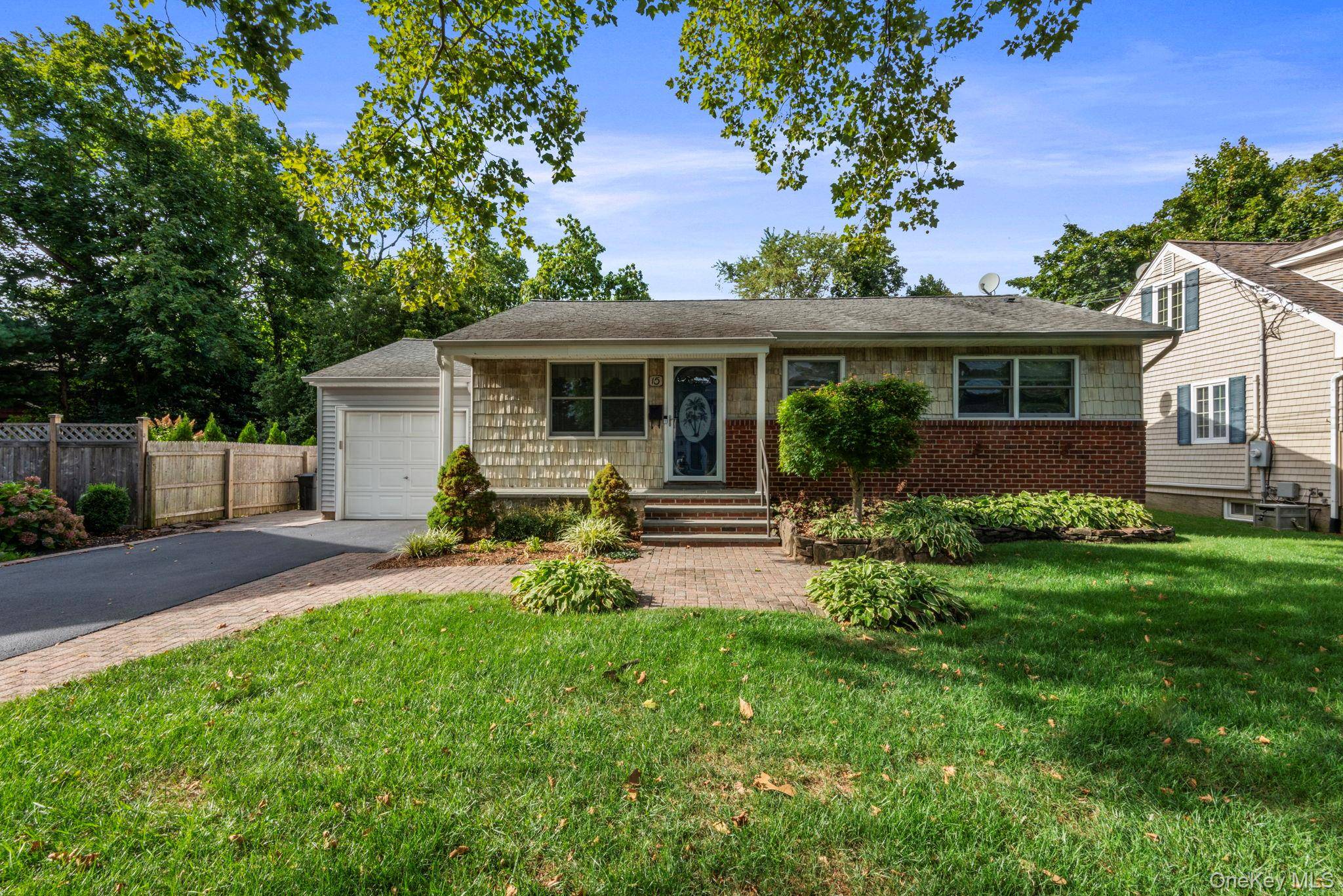 East Northport, NY 11731,15 Christine LN