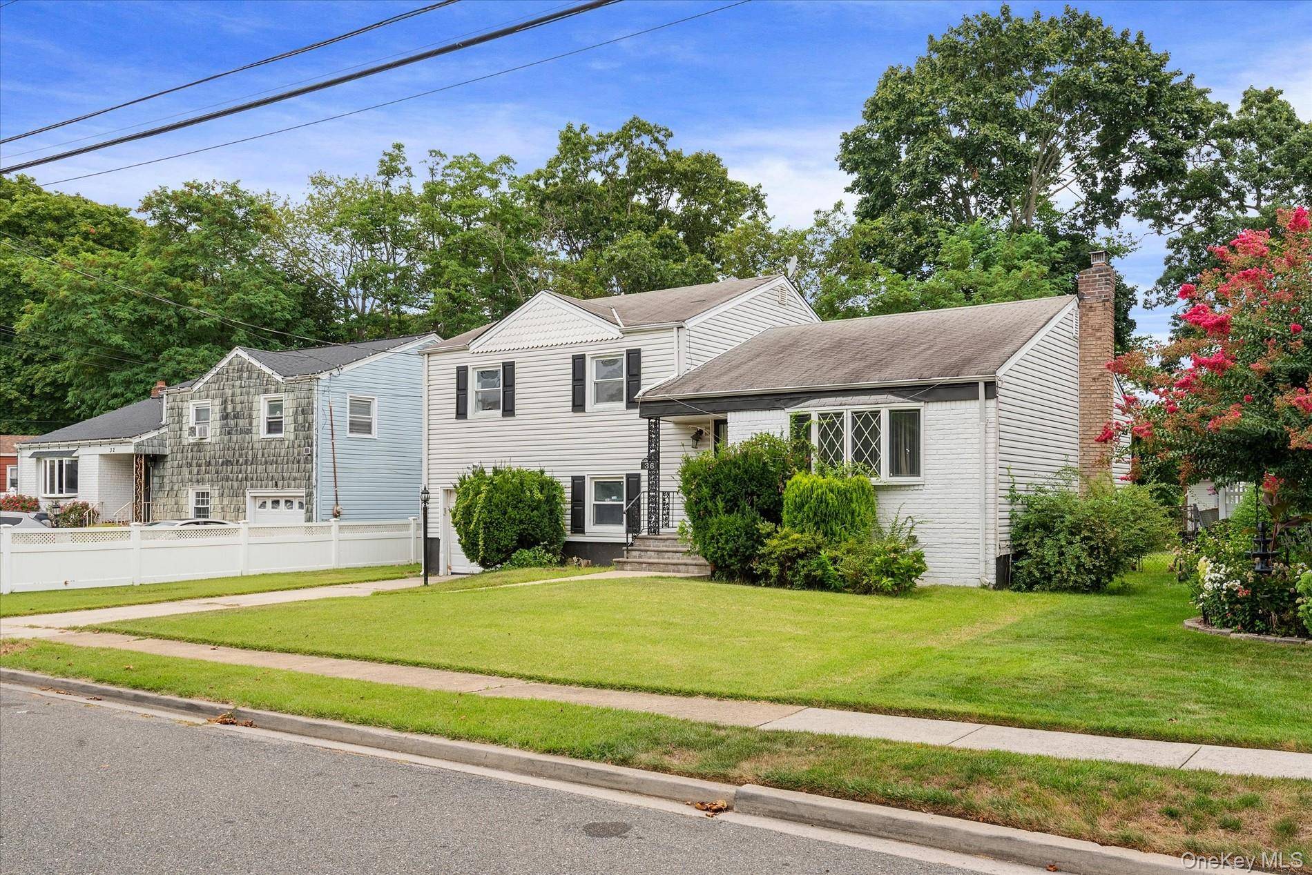 Roosevelt, NY 11575,36 Gusto LN