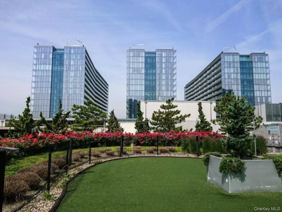 Flushing, NY 11354,131-05 40th RD #17M