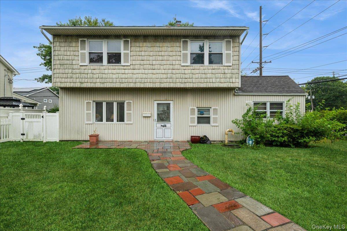 Levittown, NY 11756,2 Dogwood LN