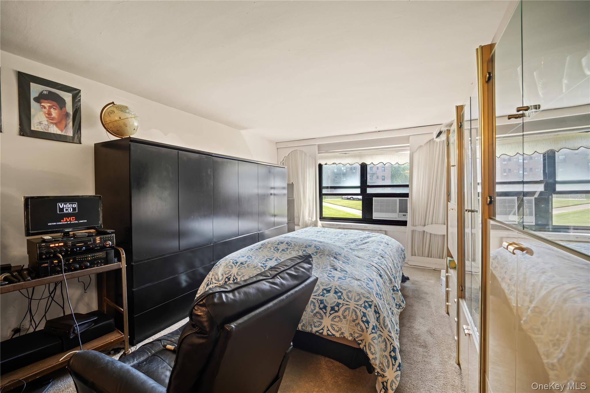 Bayside, NY 11364,211-02 75th AVE #1-L