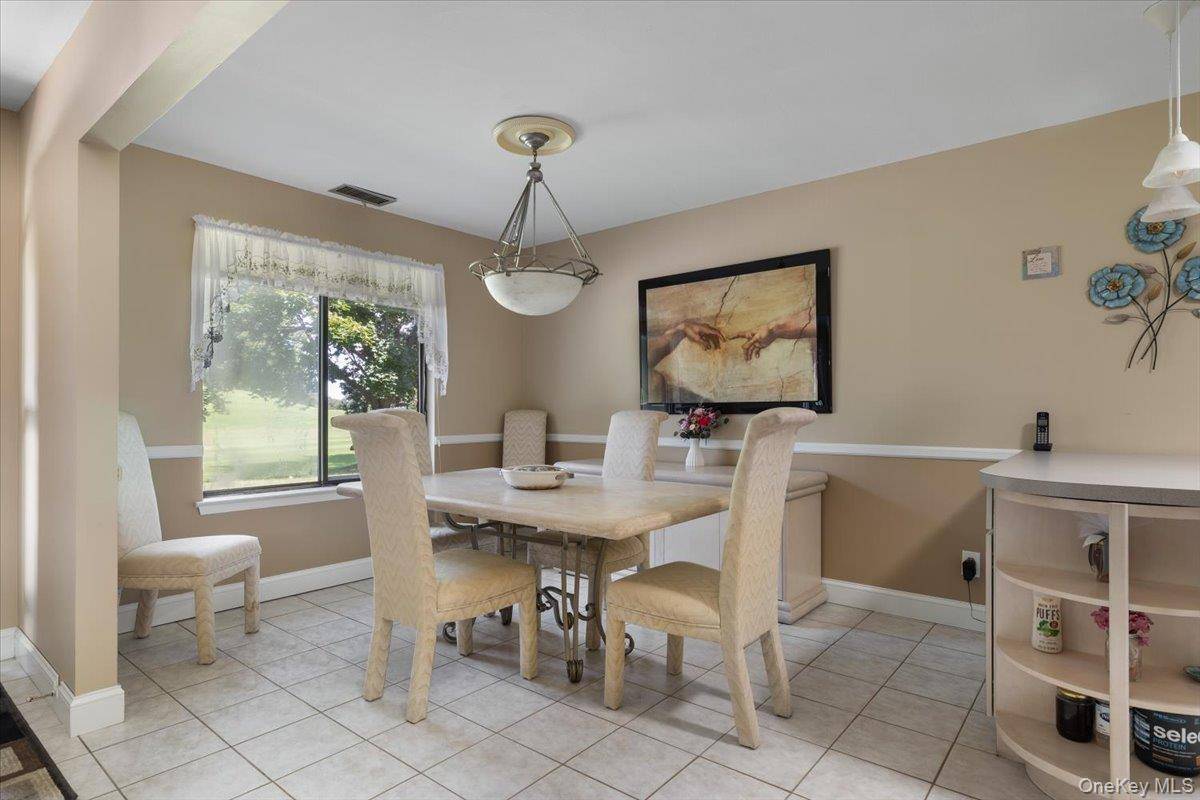 Coram, NY 11727,215 Birchwood RD