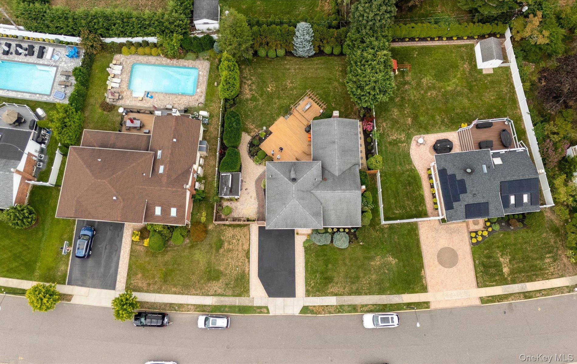 Plainview, NY 11803,11 Dartmouth DR