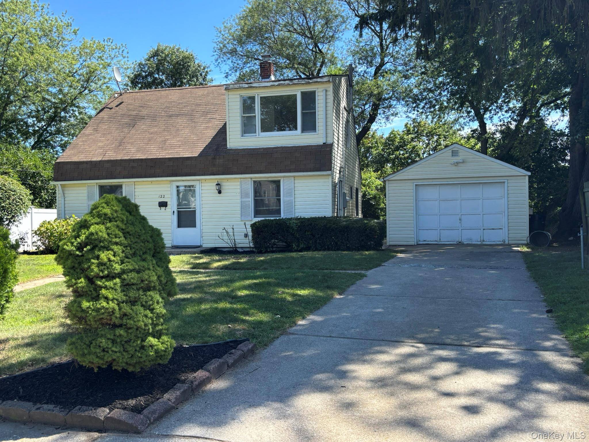 Levittown, NY 11756,122 Old Oak LN