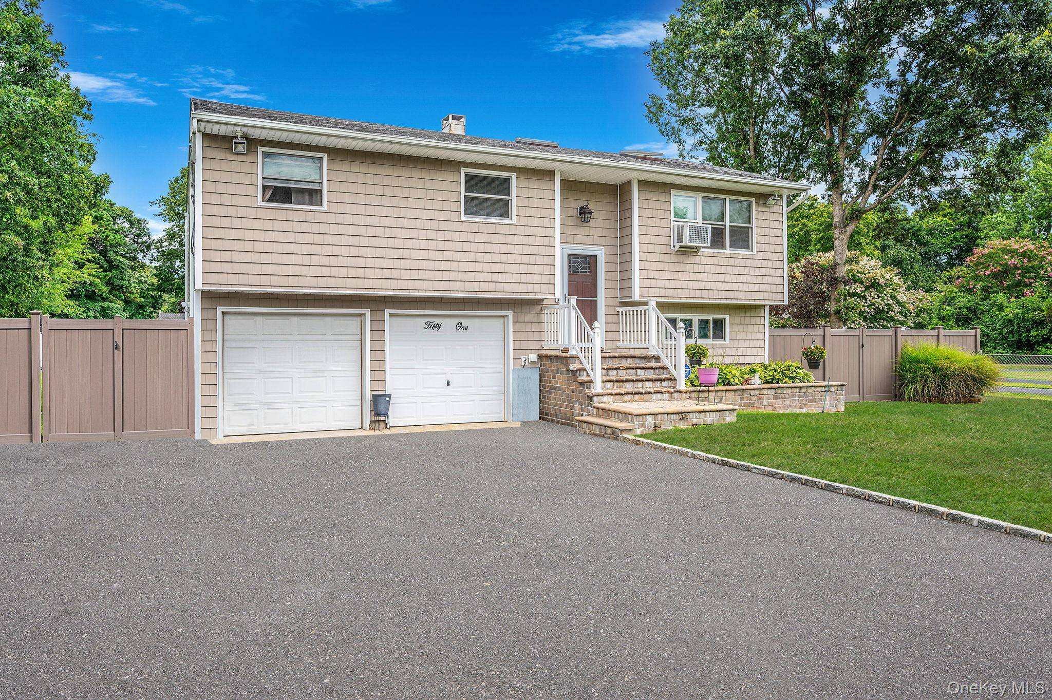 Brentwood, NY 11717,51 Glenmore