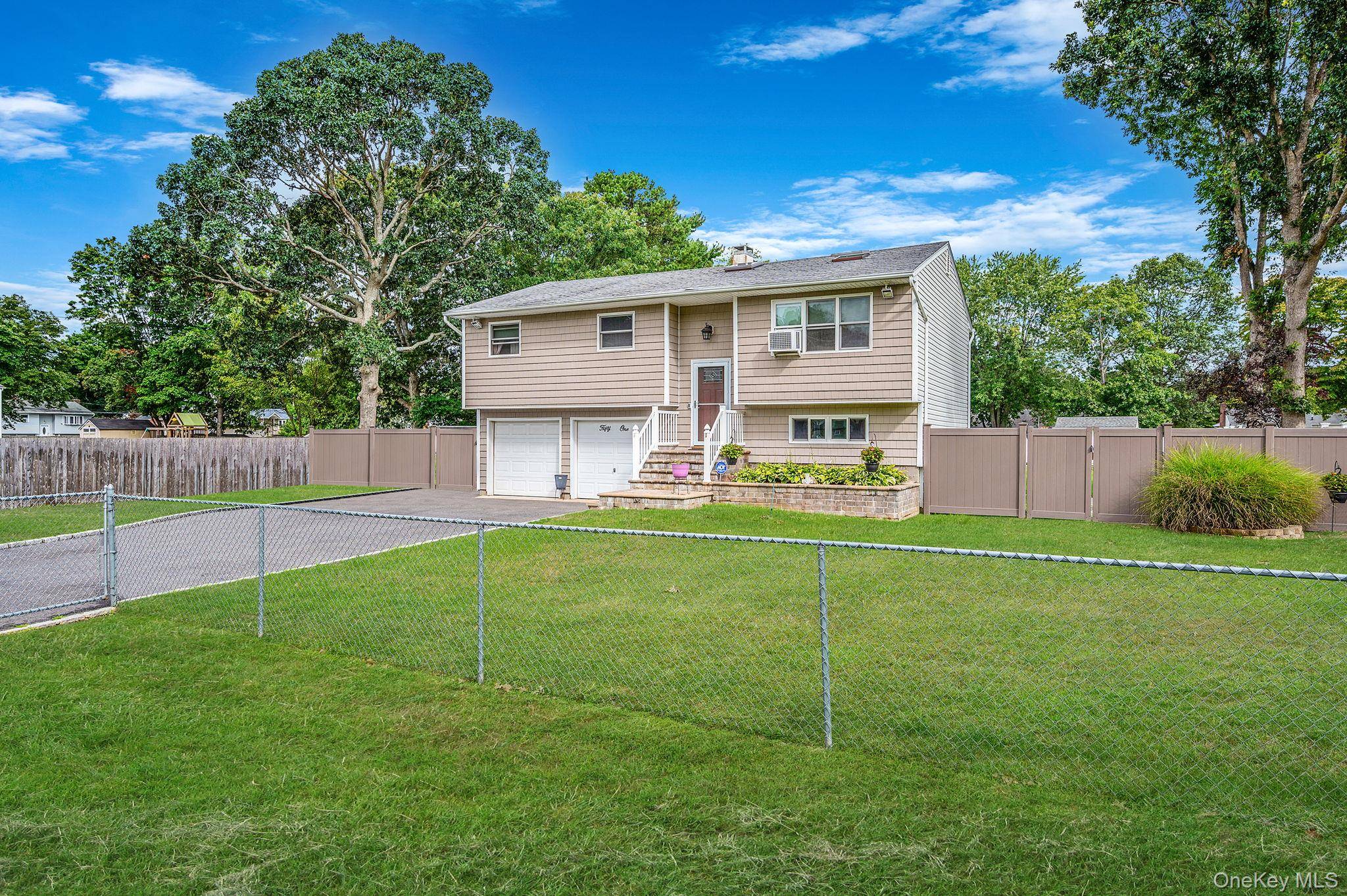 Brentwood, NY 11717,51 Glenmore