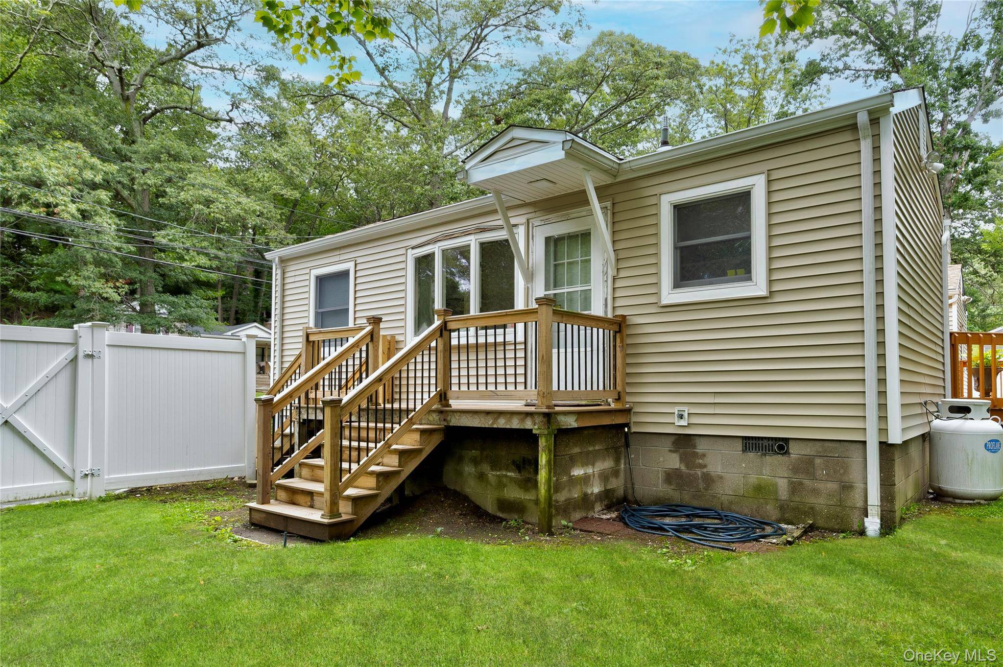 Rocky Point, NY 11778,238 Locust DR