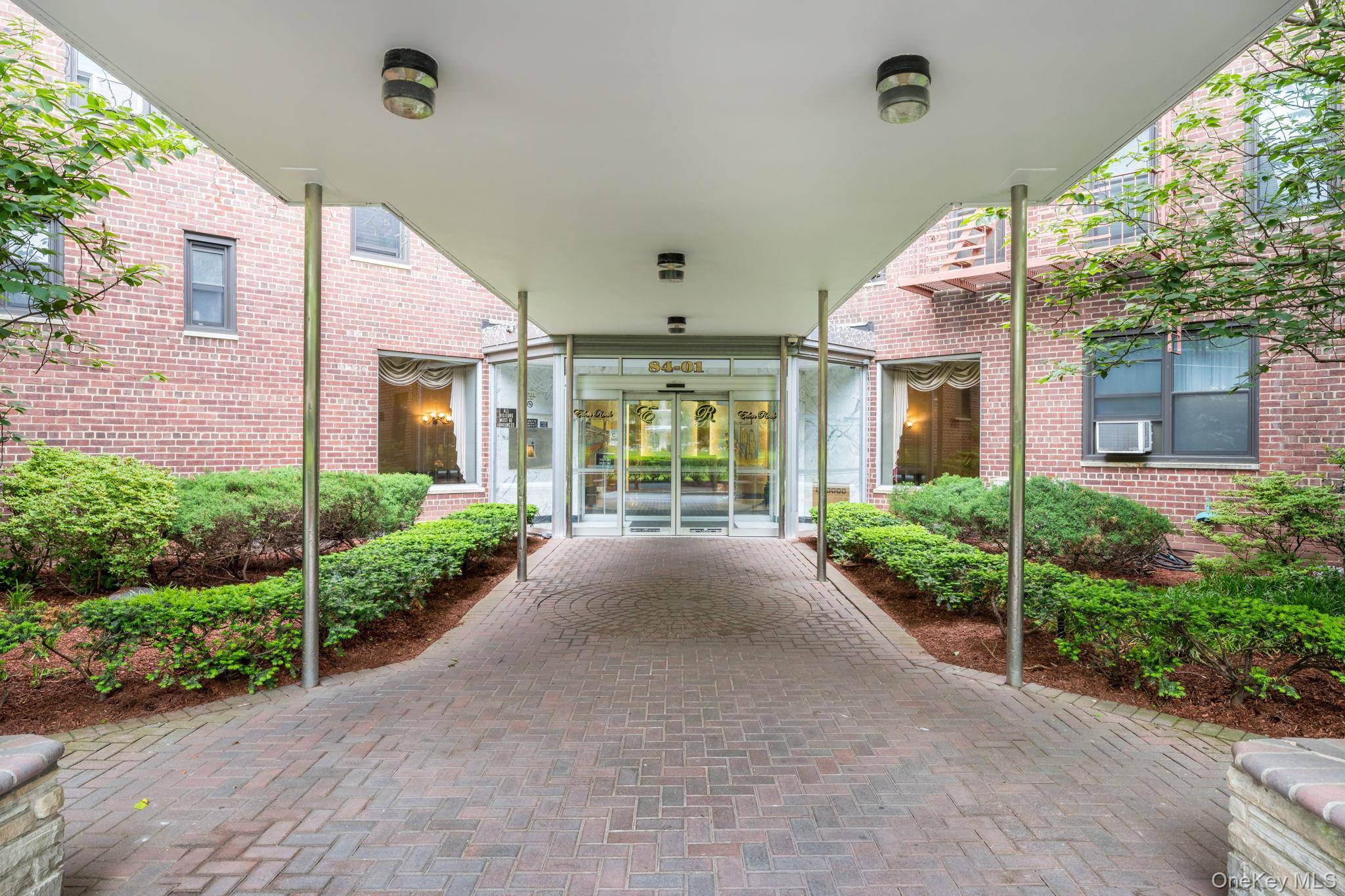 Briarwood, NY 11435,84-01 Main ST #107