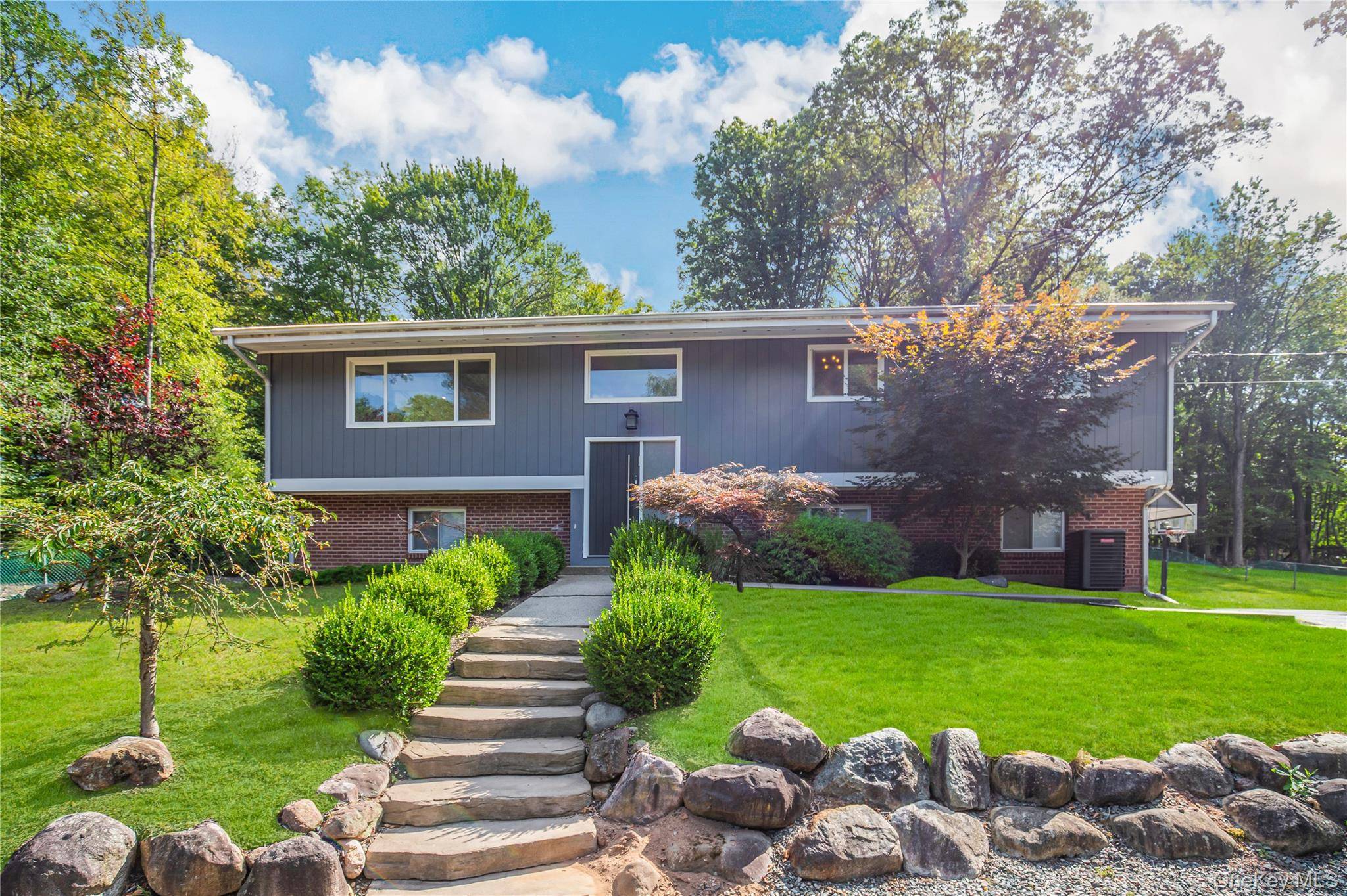 Spring Valley, NY 10977,24 Skylark DR