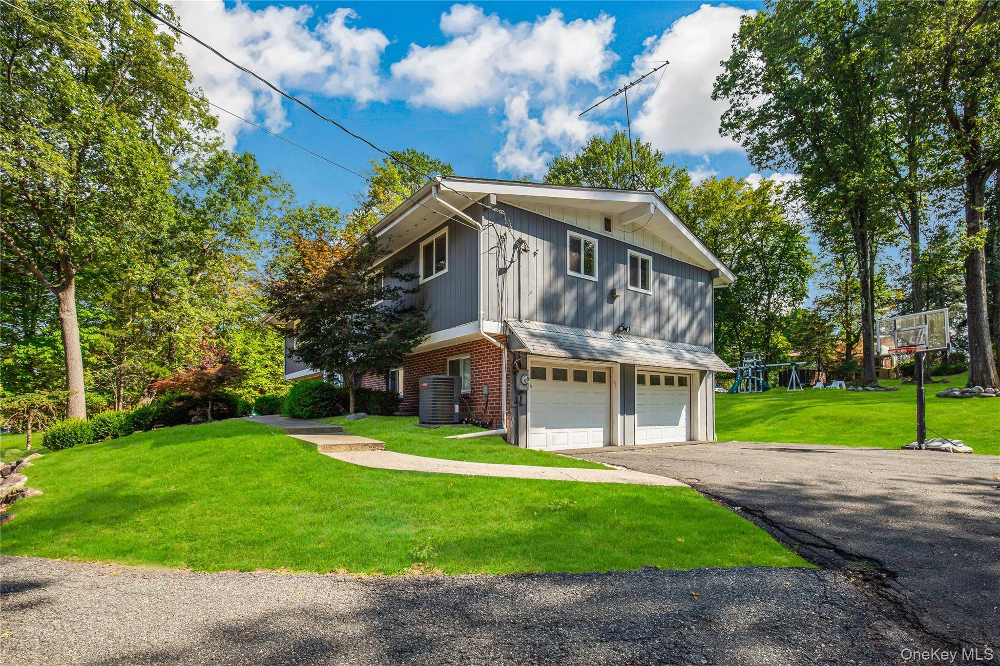 Spring Valley, NY 10977,24 Skylark DR