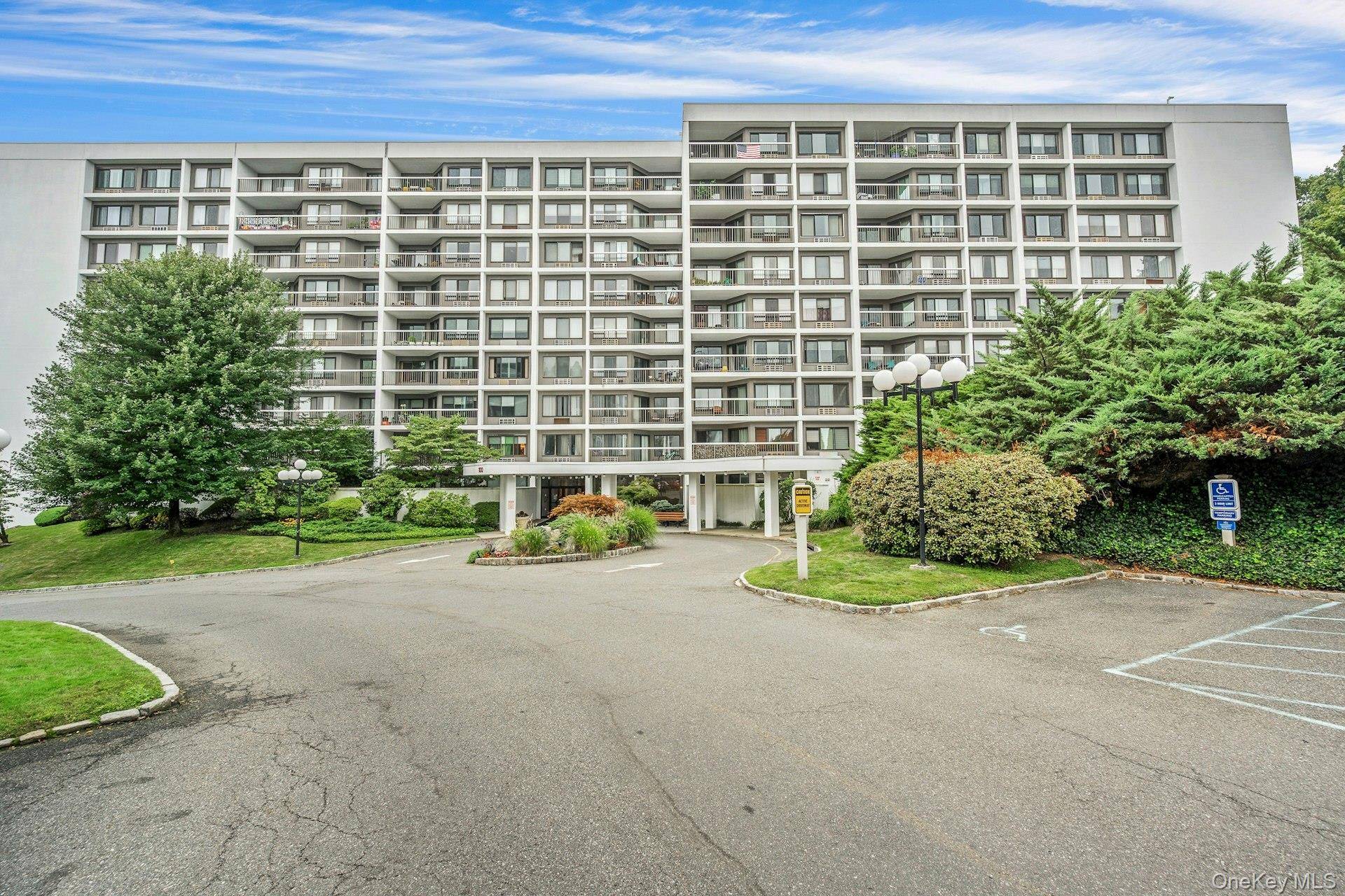 Hartsdale, NY 10530,100 High Point DR #410