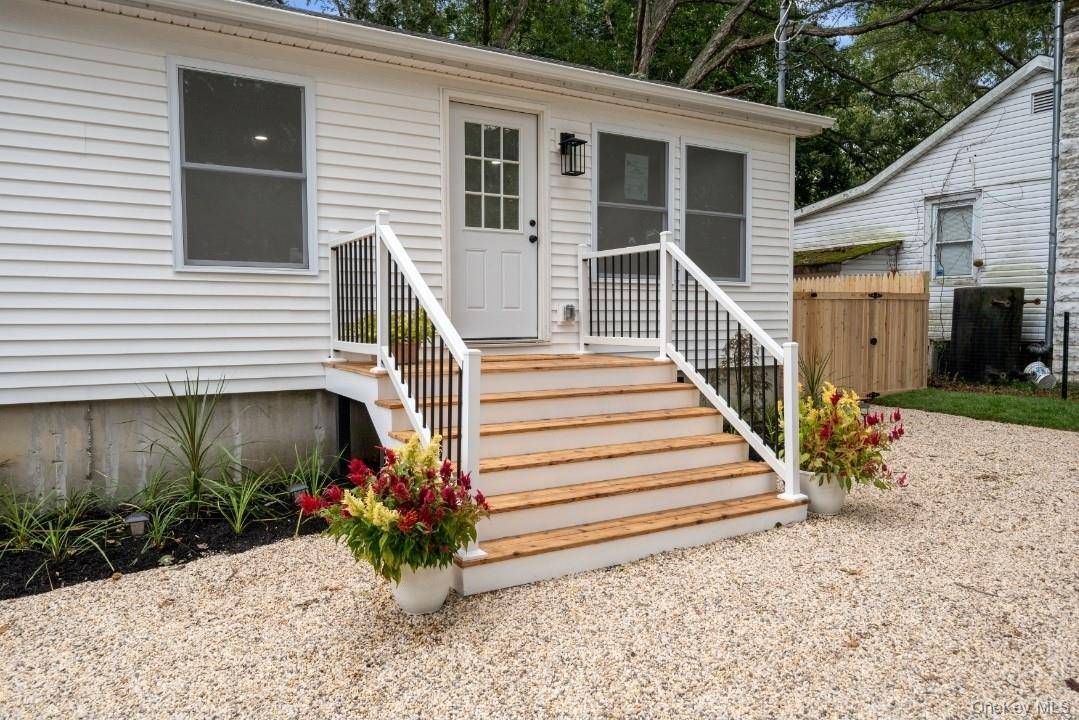 Riverhead, NY 11901,72 Oak AVE