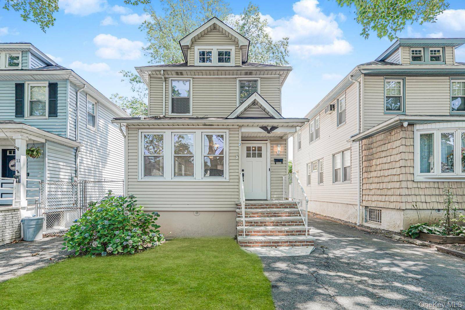 Staten Island, NY 10314,13 Hawthorne AVE