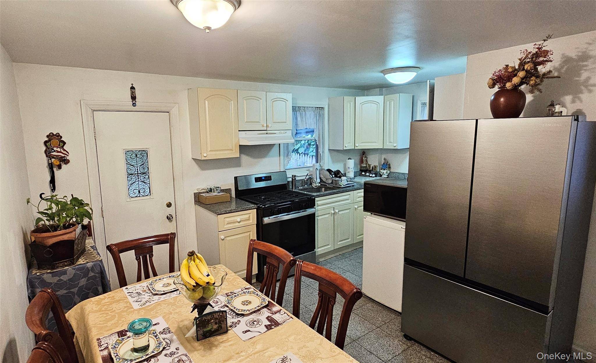 Ridgewood, NY 11385,6728 Forest AVE