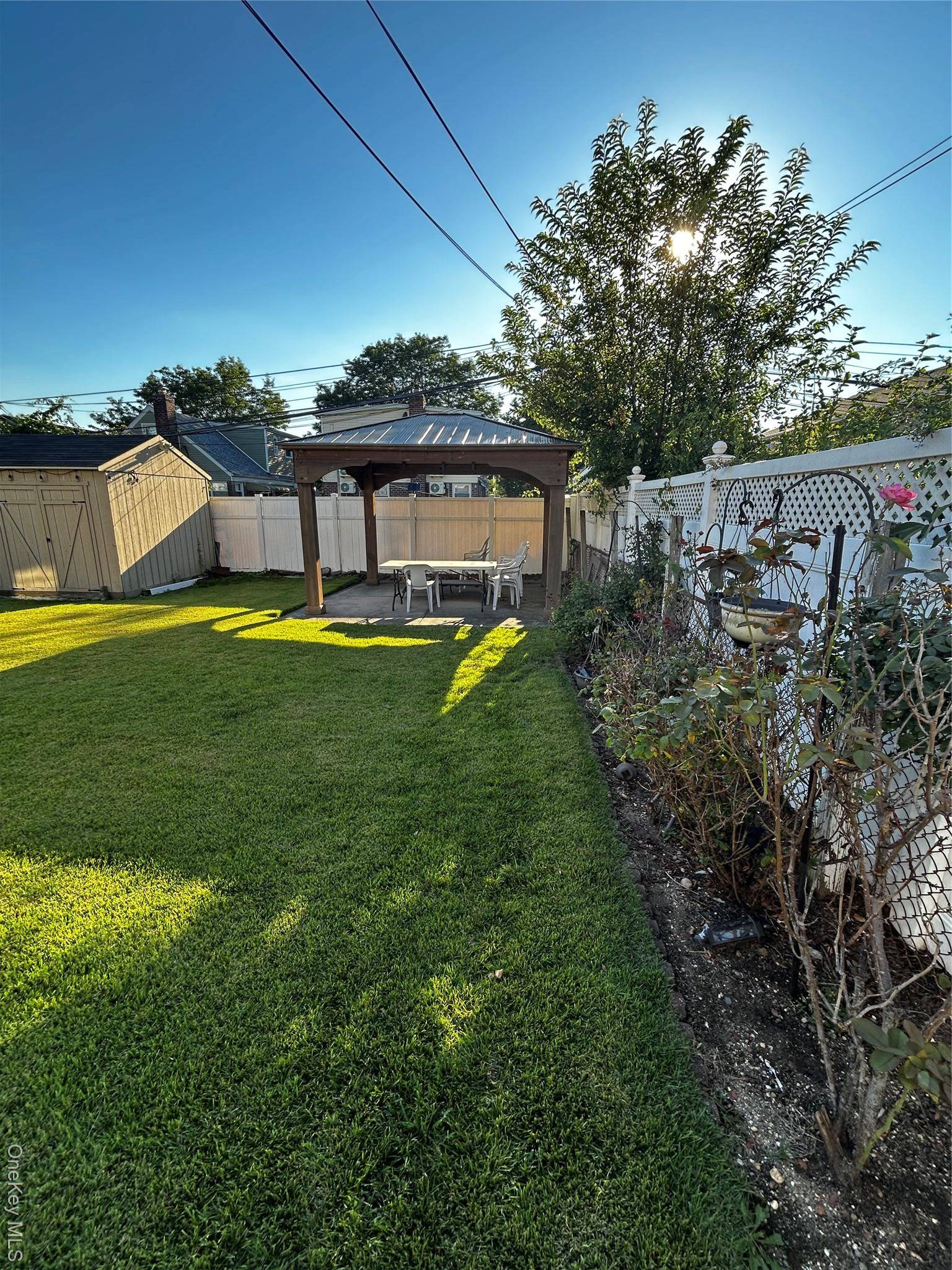 Glen Oaks, NY 11004,7734 Little Neck Pkwy