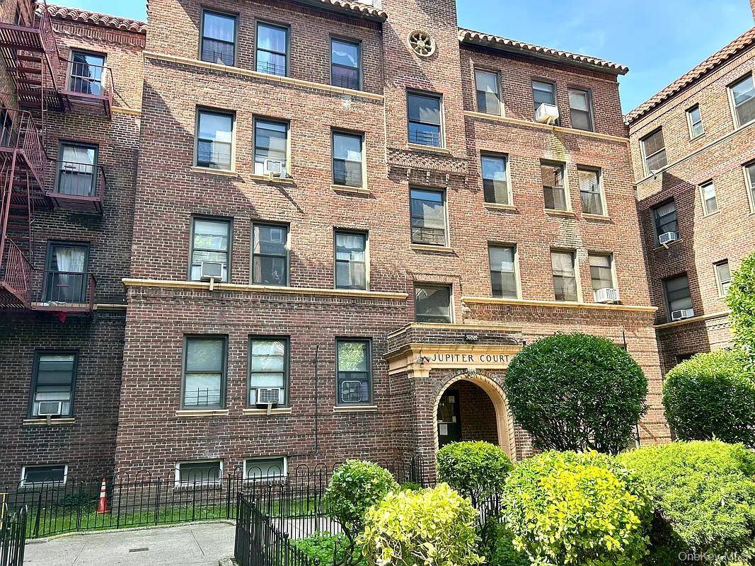 Rego Park, NY 11374,62-64 Saunders ST #D2