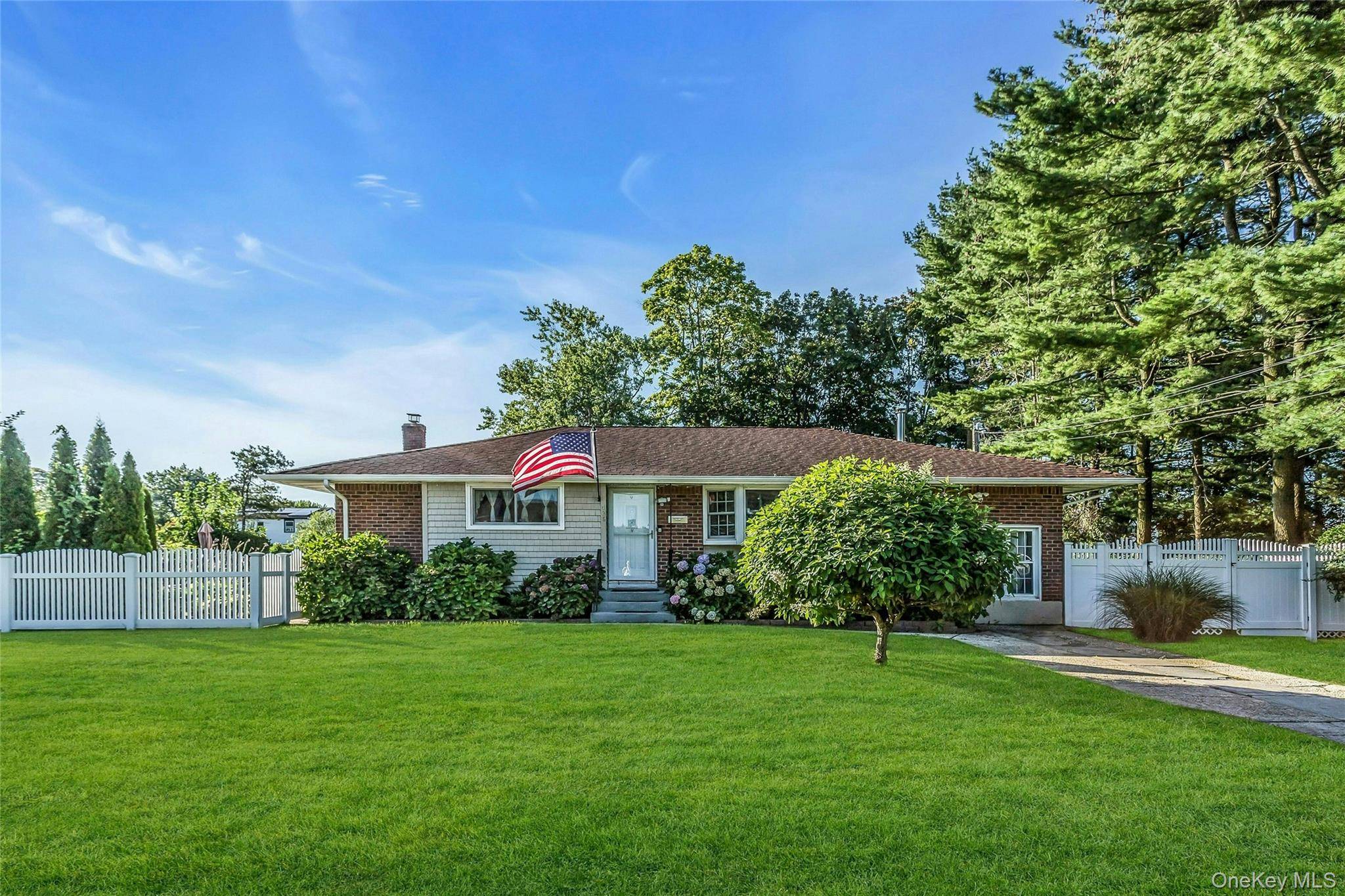 West Babylon, NY 11704,425 14th ST