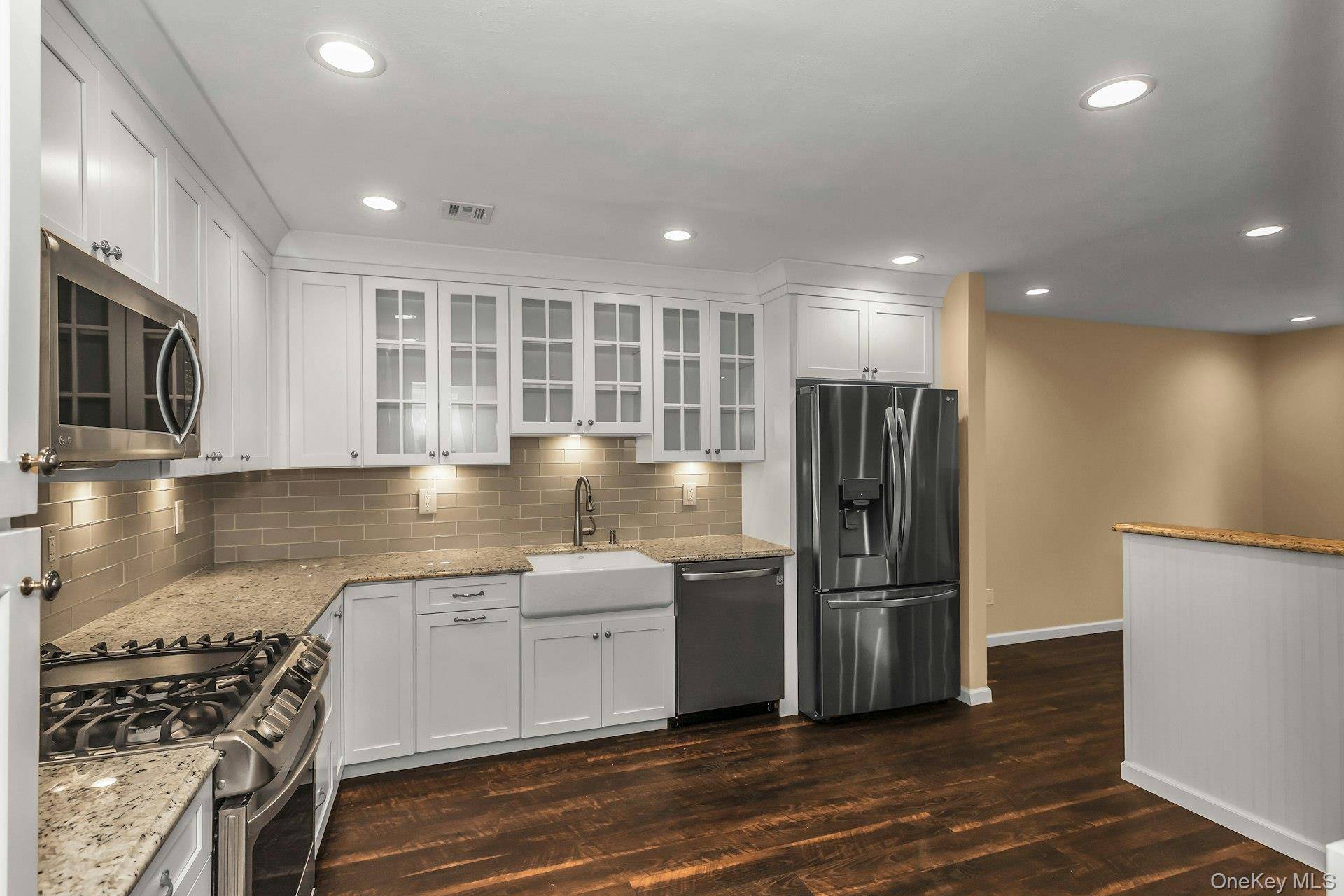 North Babylon, NY 11703,159 Alicia DR
