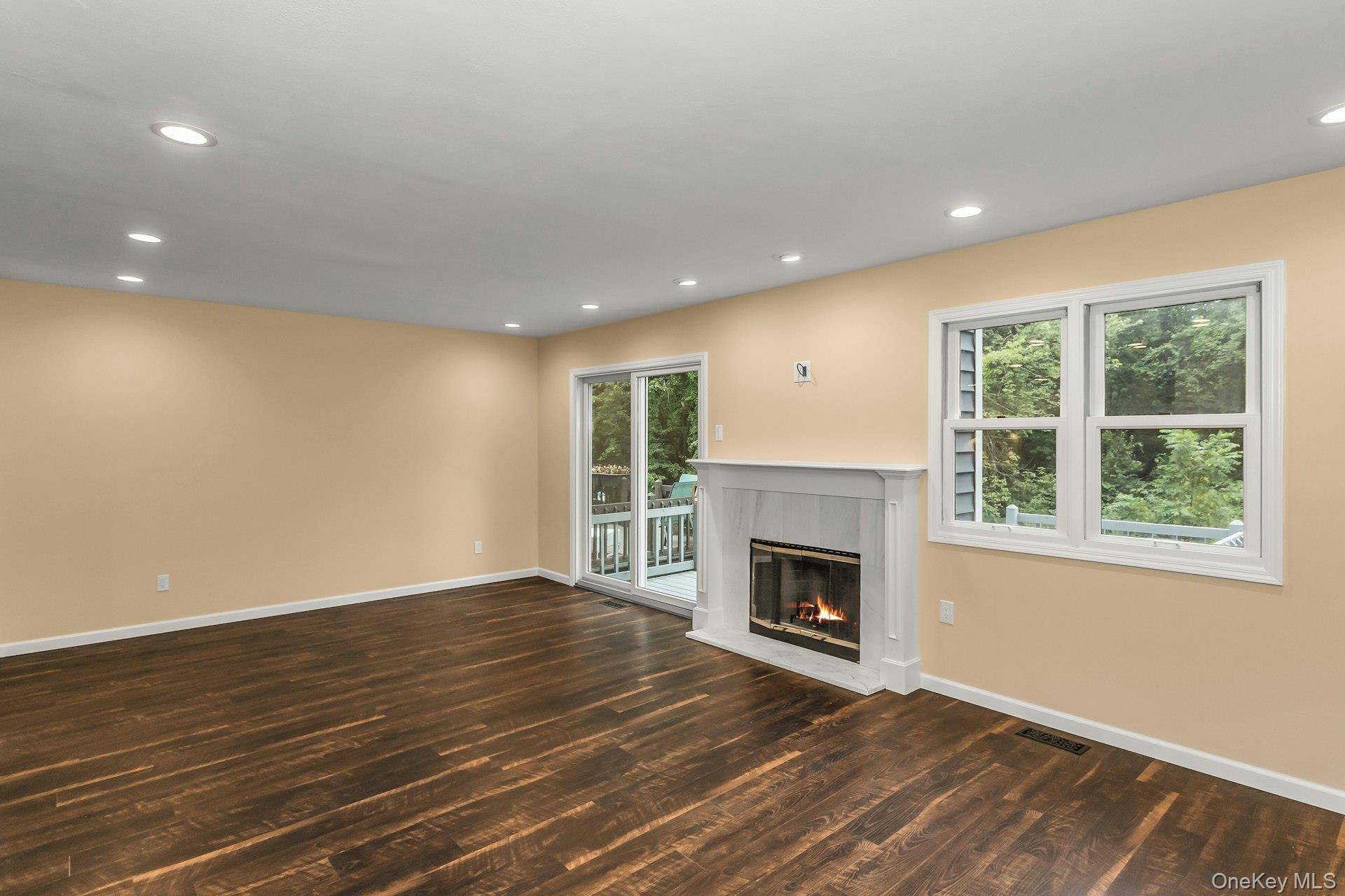 North Babylon, NY 11703,159 Alicia DR