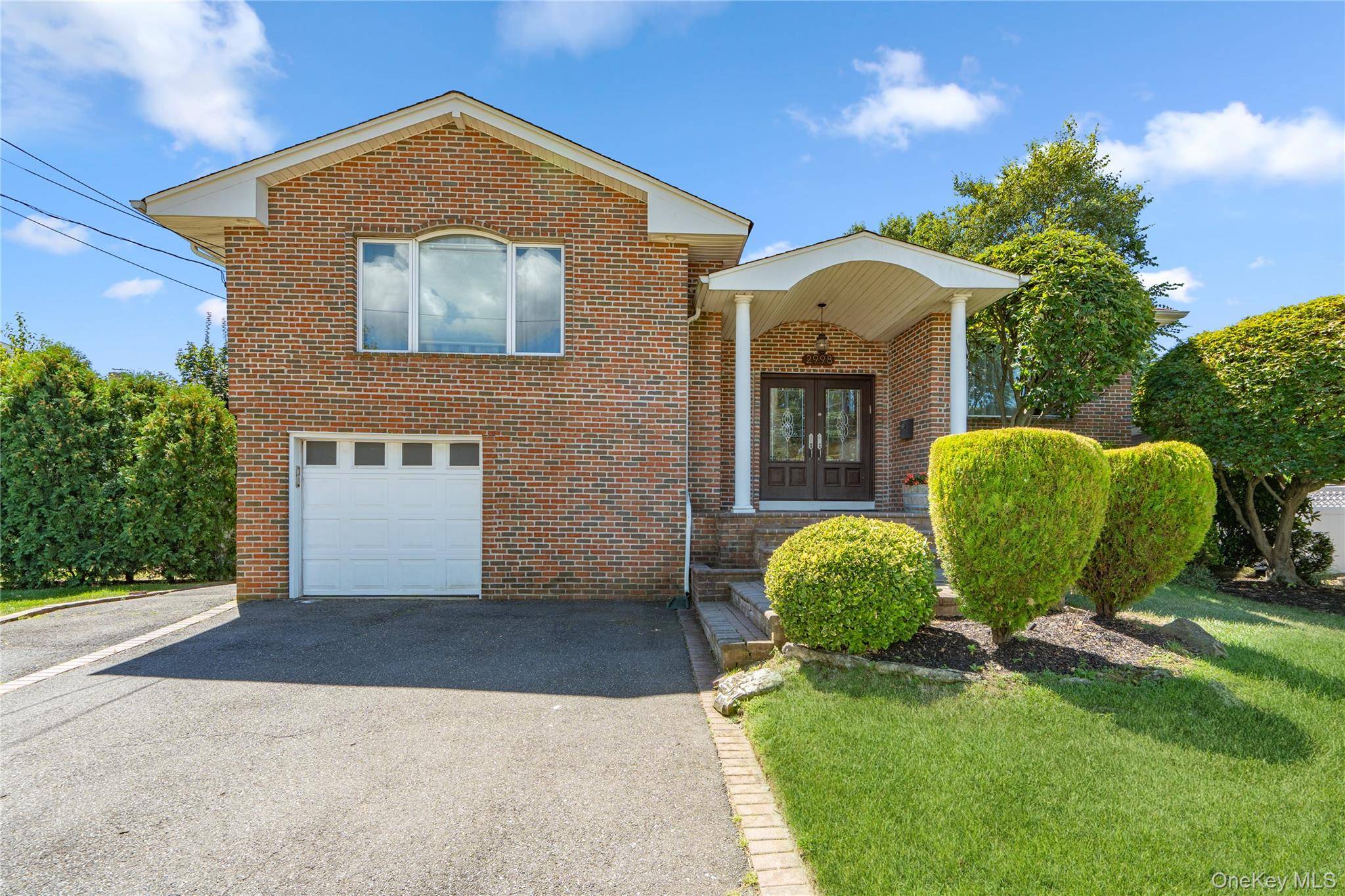 Merrick, NY 11566,2998 Joyce LN