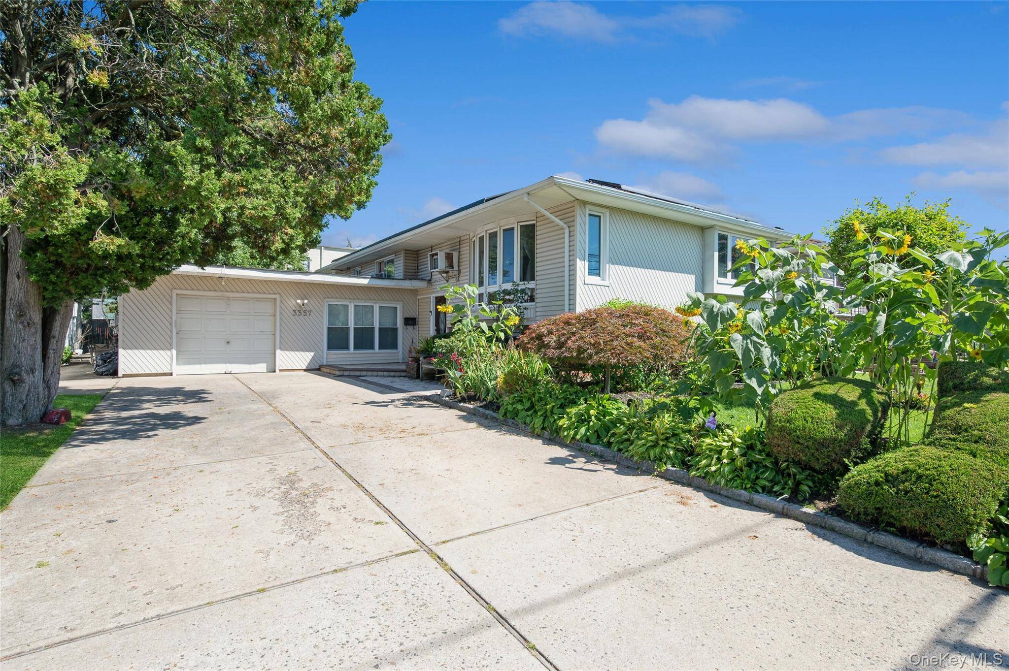 Oceanside, NY 11572,3357 Lawrence AVE