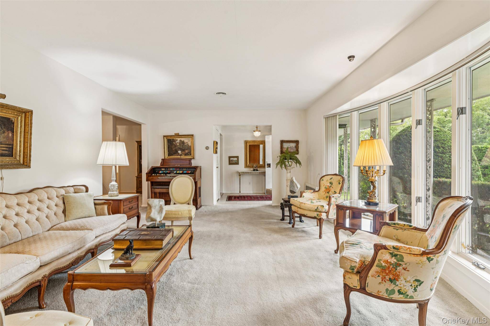 Roslyn, NY 11576,75 Mimosa DR