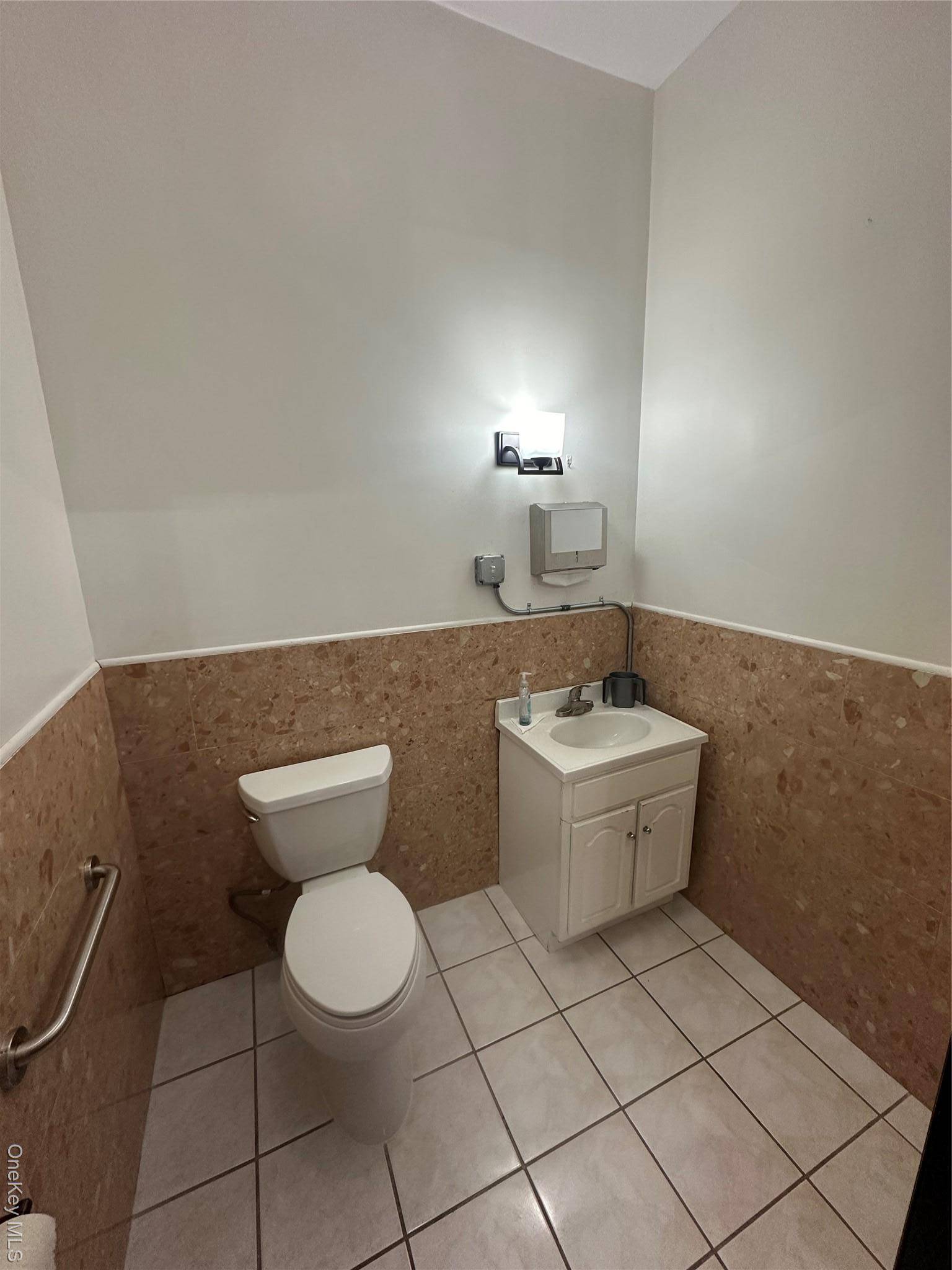 Rockville Centre, NY 11570,202 Merrick RD #1