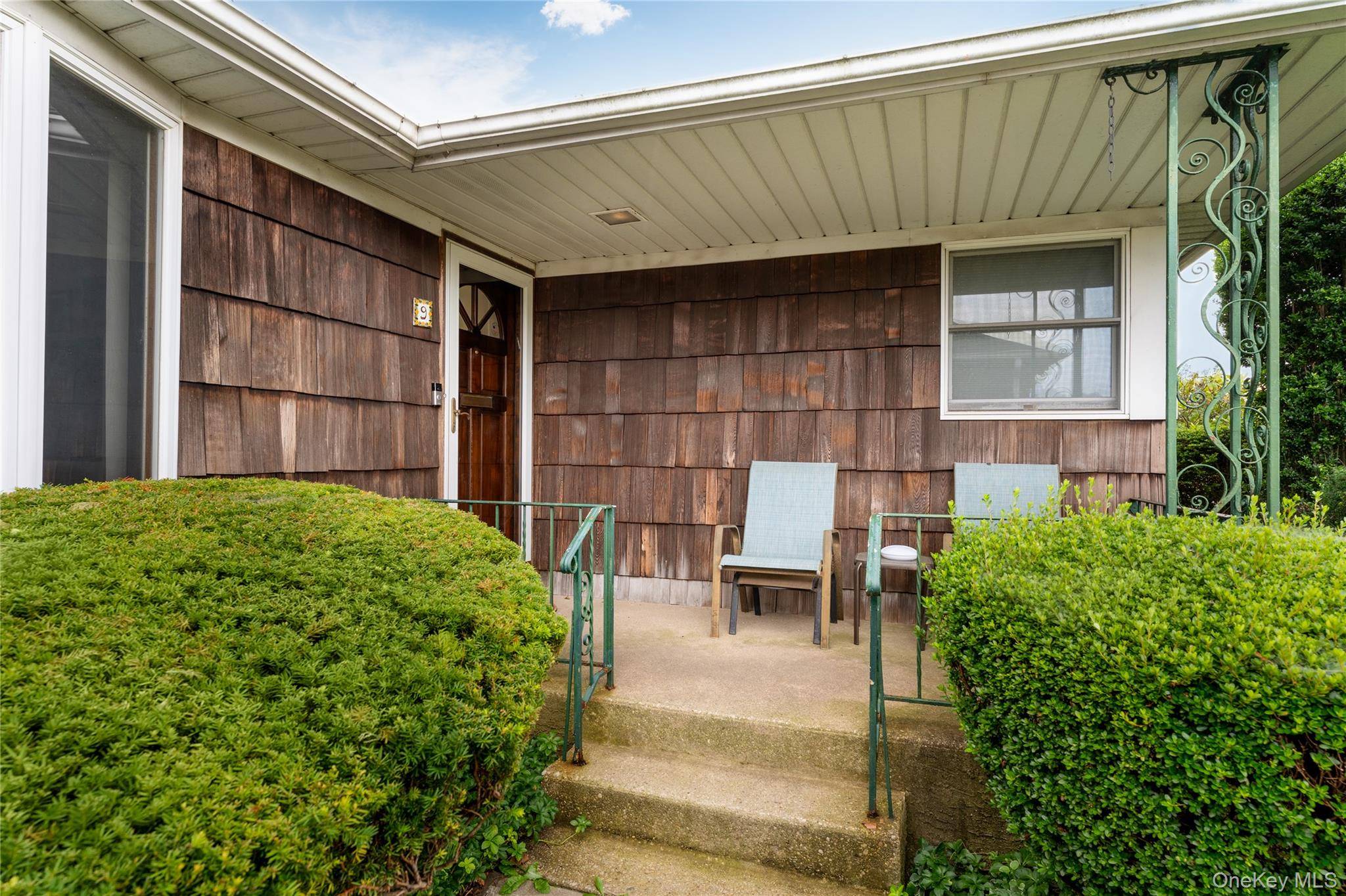 Syosset, NY 11791,9 Eaton RD