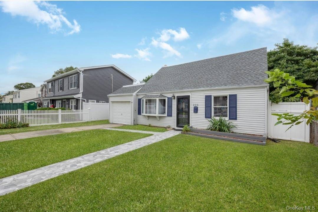 Lindenhurst, NY 11757,205 S 12th ST