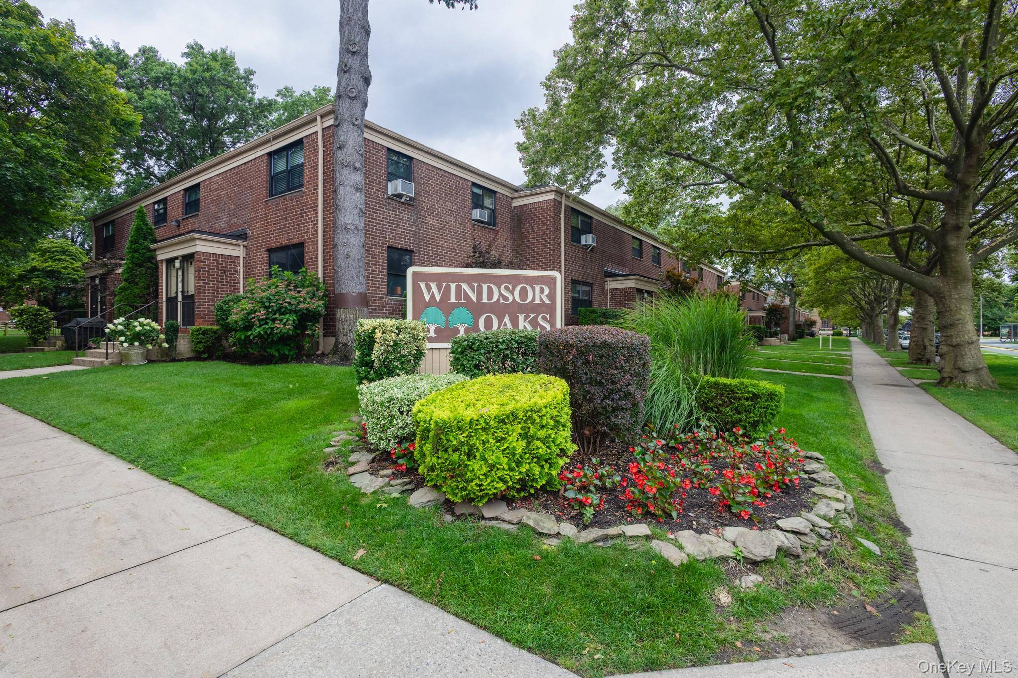 Bayside, NY 11364,74-81 220th ST #094B1