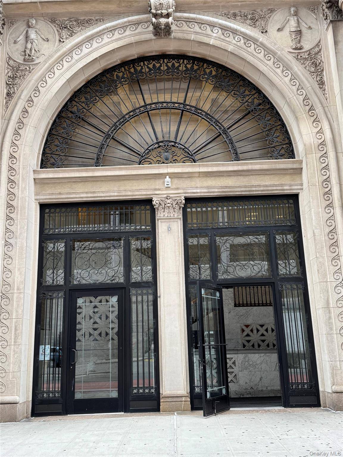 New York (manhattan), NY 10003,303 2 AVE #9