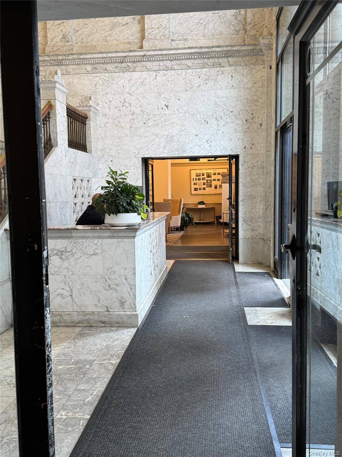 New York (manhattan), NY 10003,303 2 AVE #9