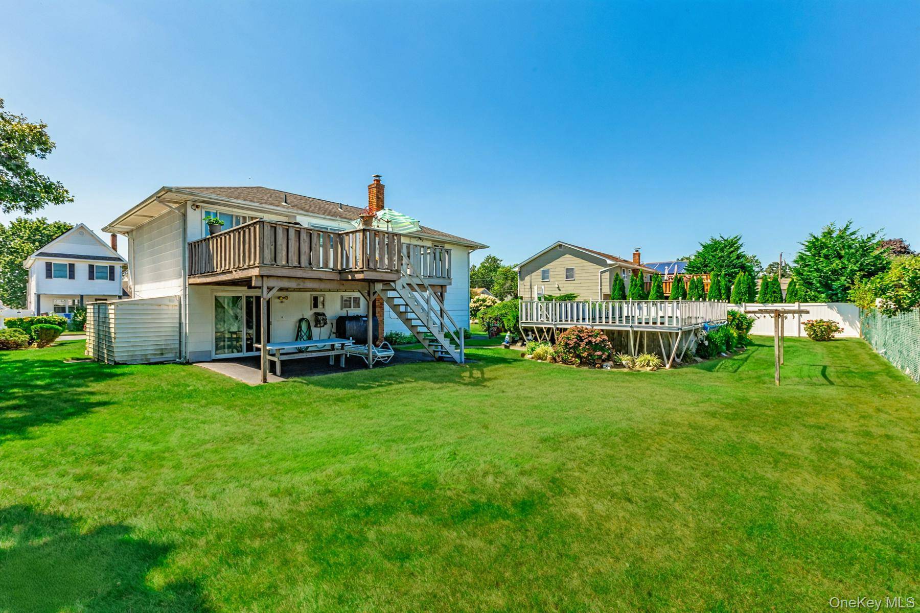 Lindenhurst, NY 11757,754 Halsey PL