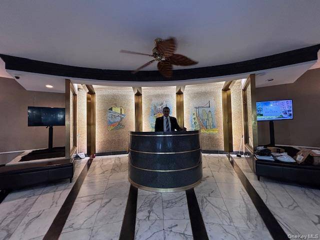 Briarwood, NY 11435,84-01 Main ST #627