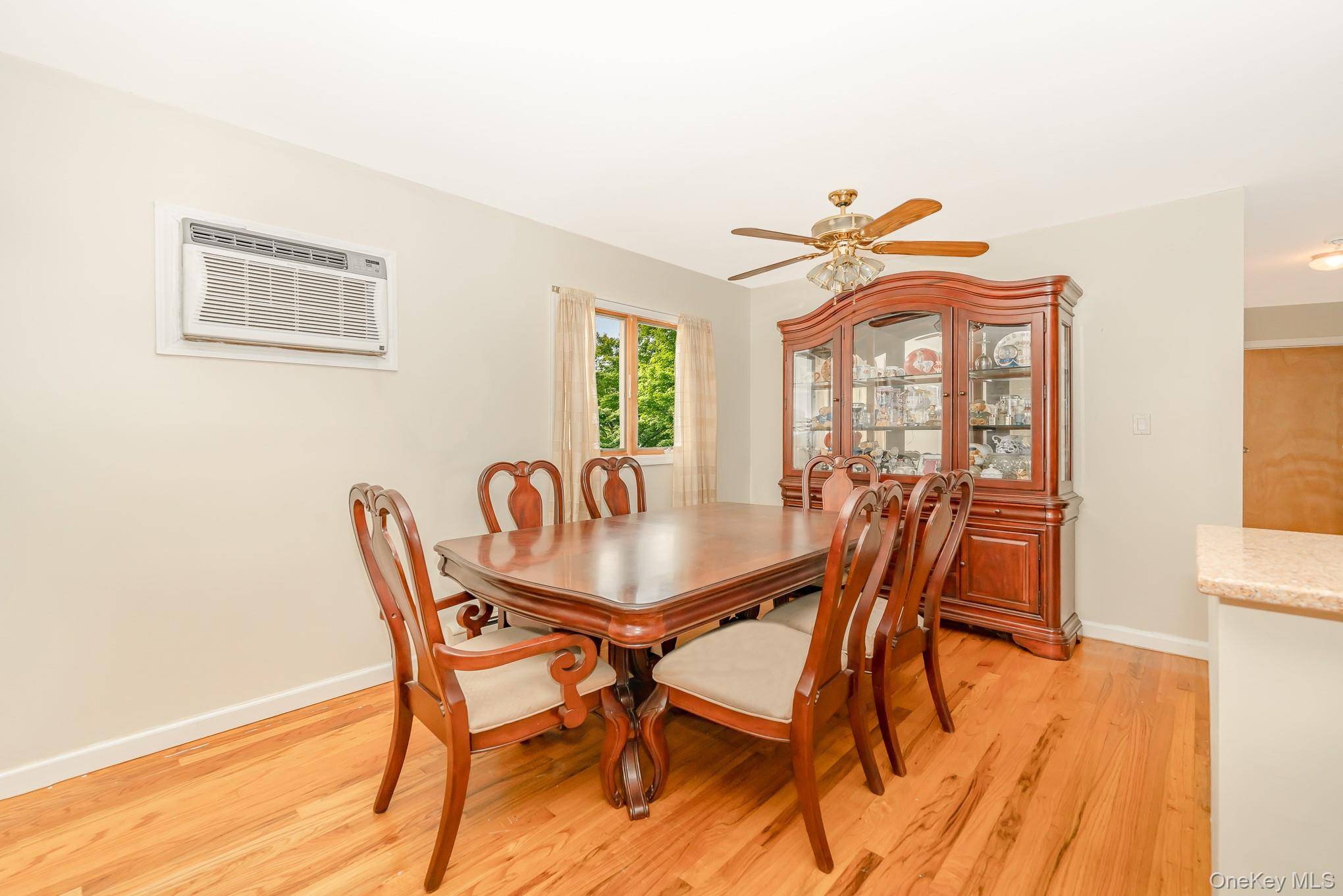 Lindenhurst, NY 11757,47 W Granada AVE