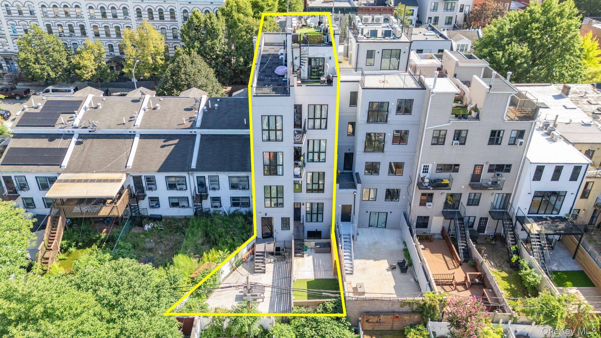 Brooklyn, NY 11233,305 Sumpter ST