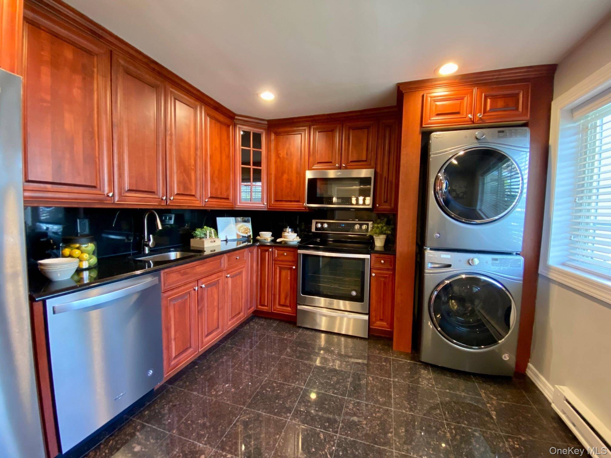 Bohemia, NY 11716,1314 Smithtown AVE #31