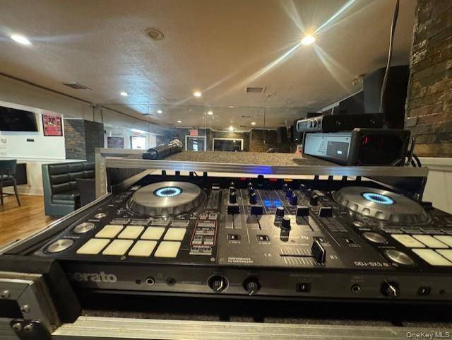 Saint Albans, NY 11412,194-01 Linden Blvd