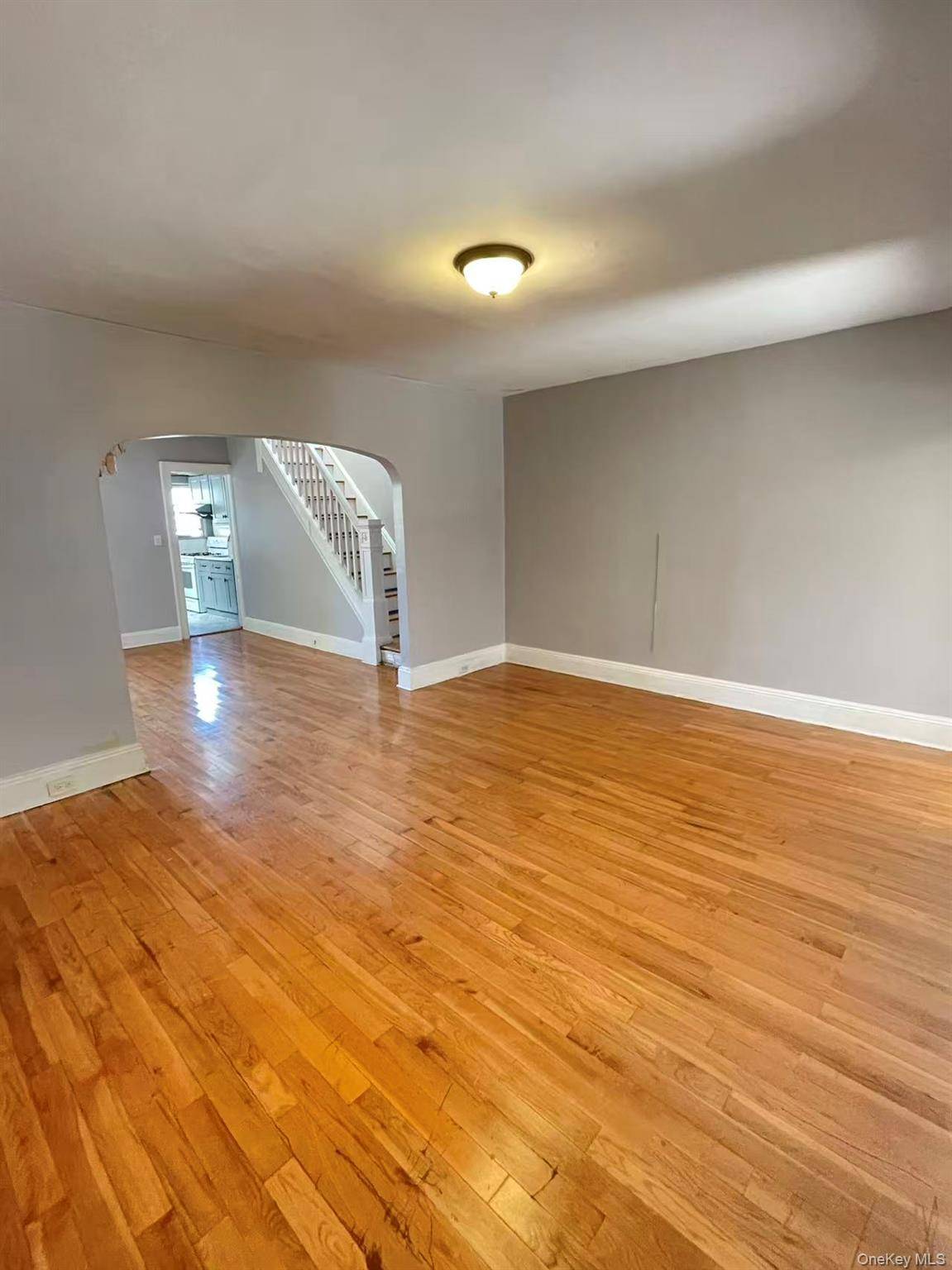 Woodhaven, NY 11421,92-32 76th ST