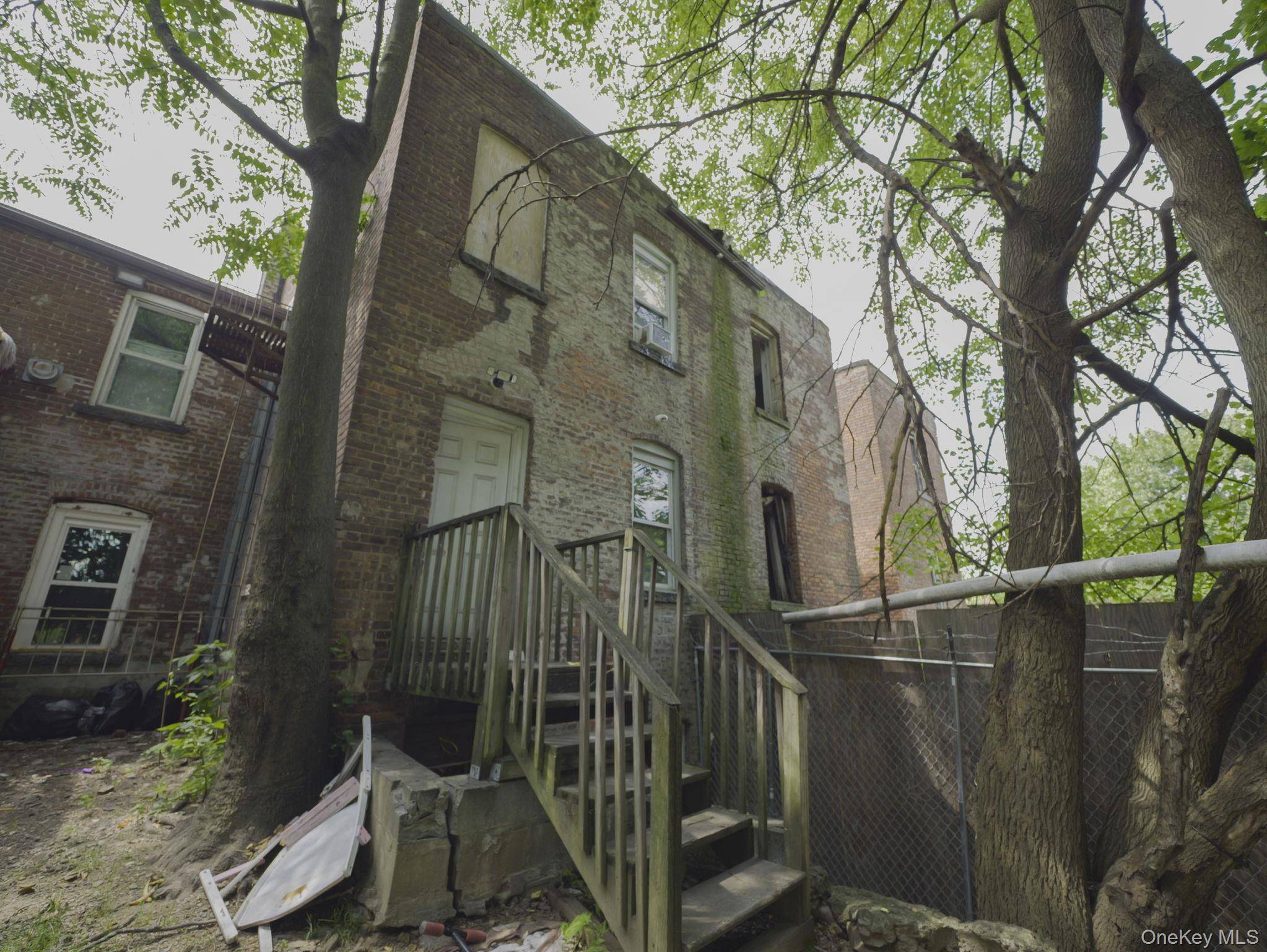 Newburgh, NY 12550,83 William ST