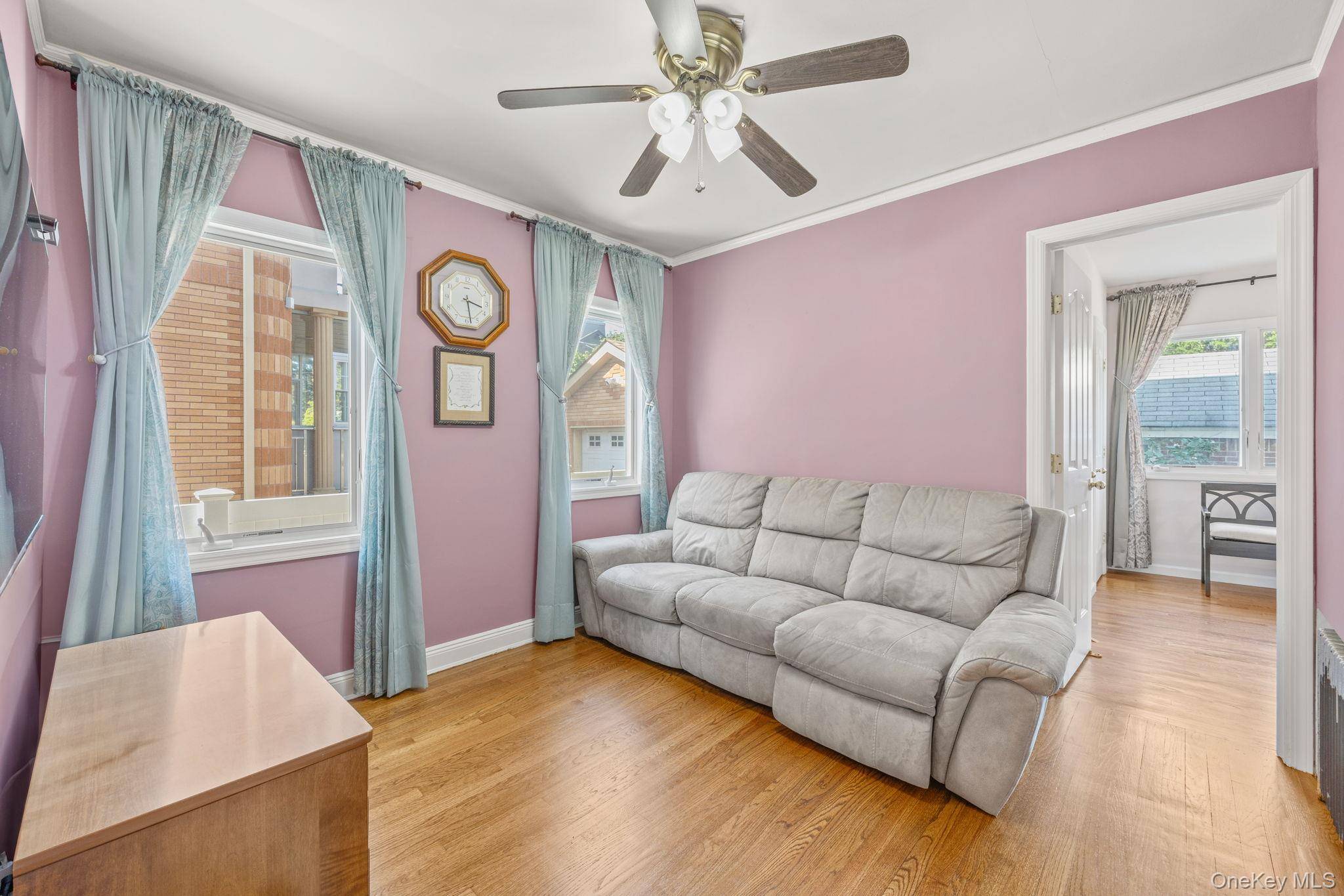 New Hyde Park, NY 11040,18 Rose LN