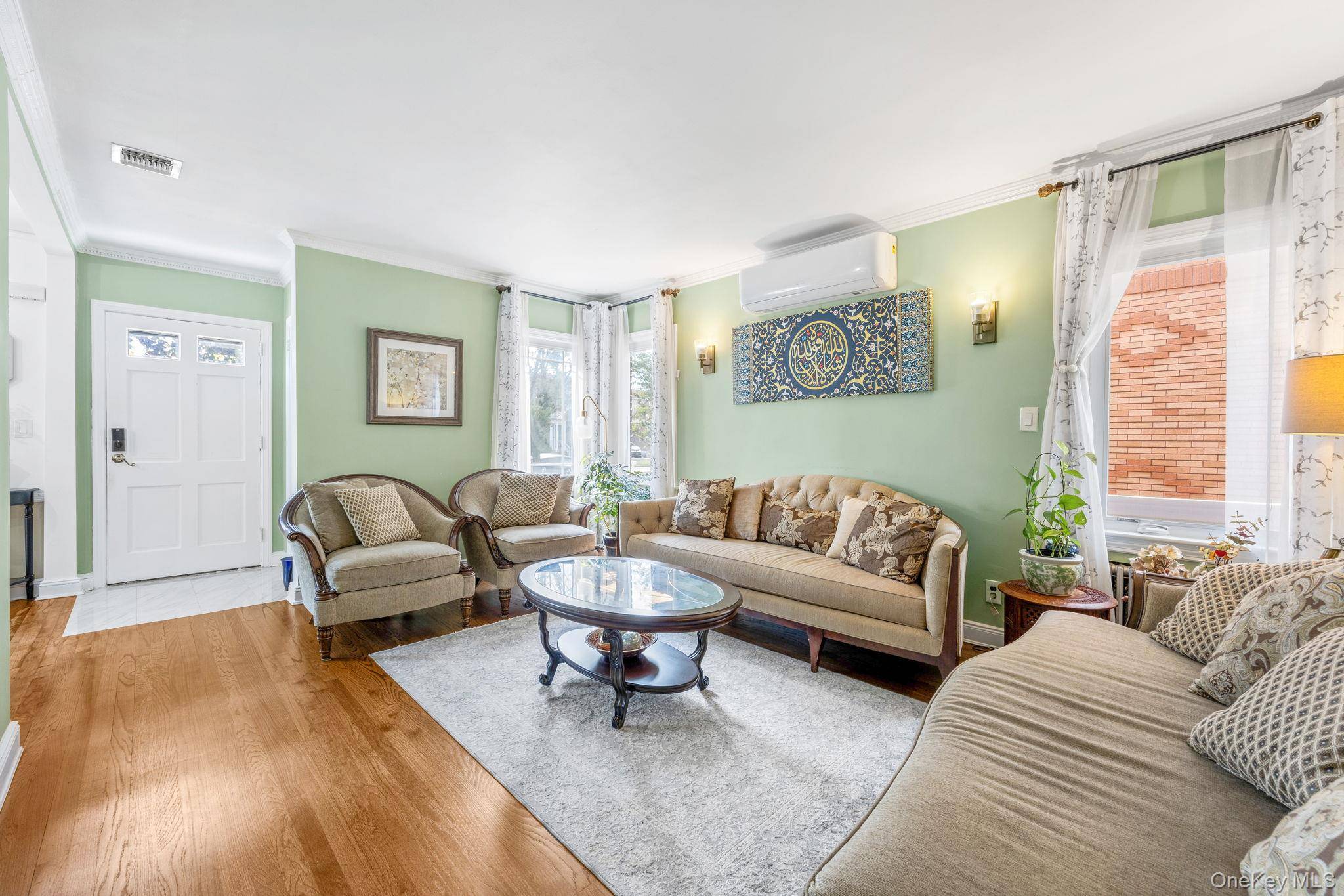 New Hyde Park, NY 11040,18 Rose LN