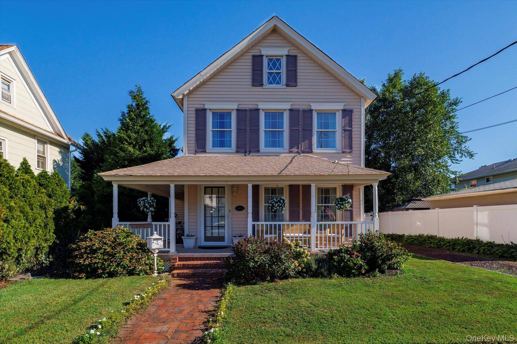 Rockville Centre, NY 11570,7 Waverly PL