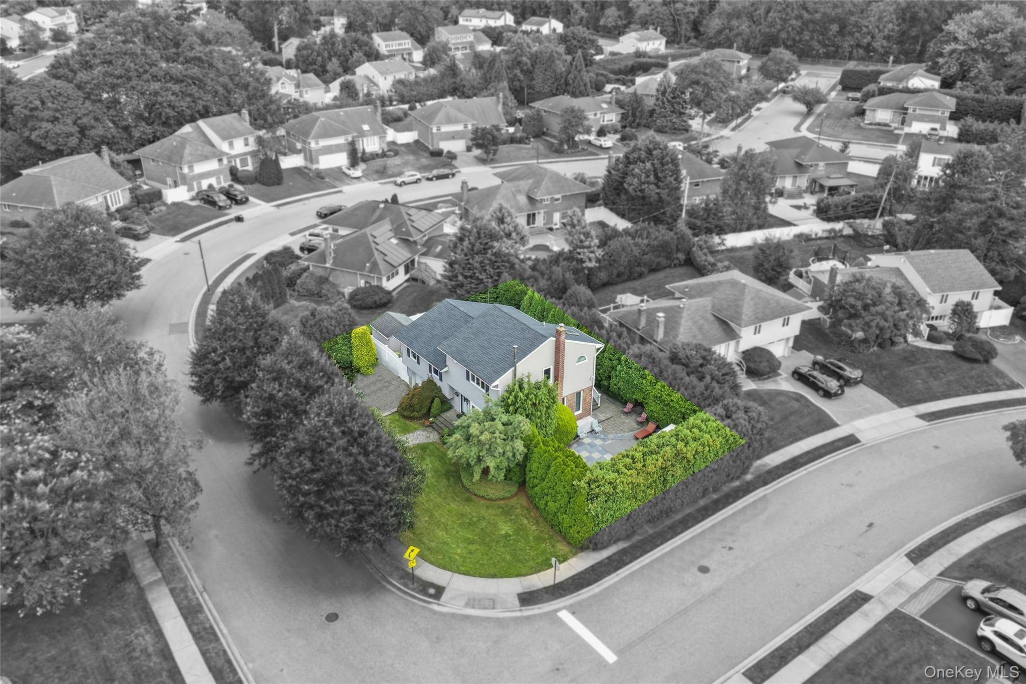 Syosset, NY 11791,52 Pickwick DR