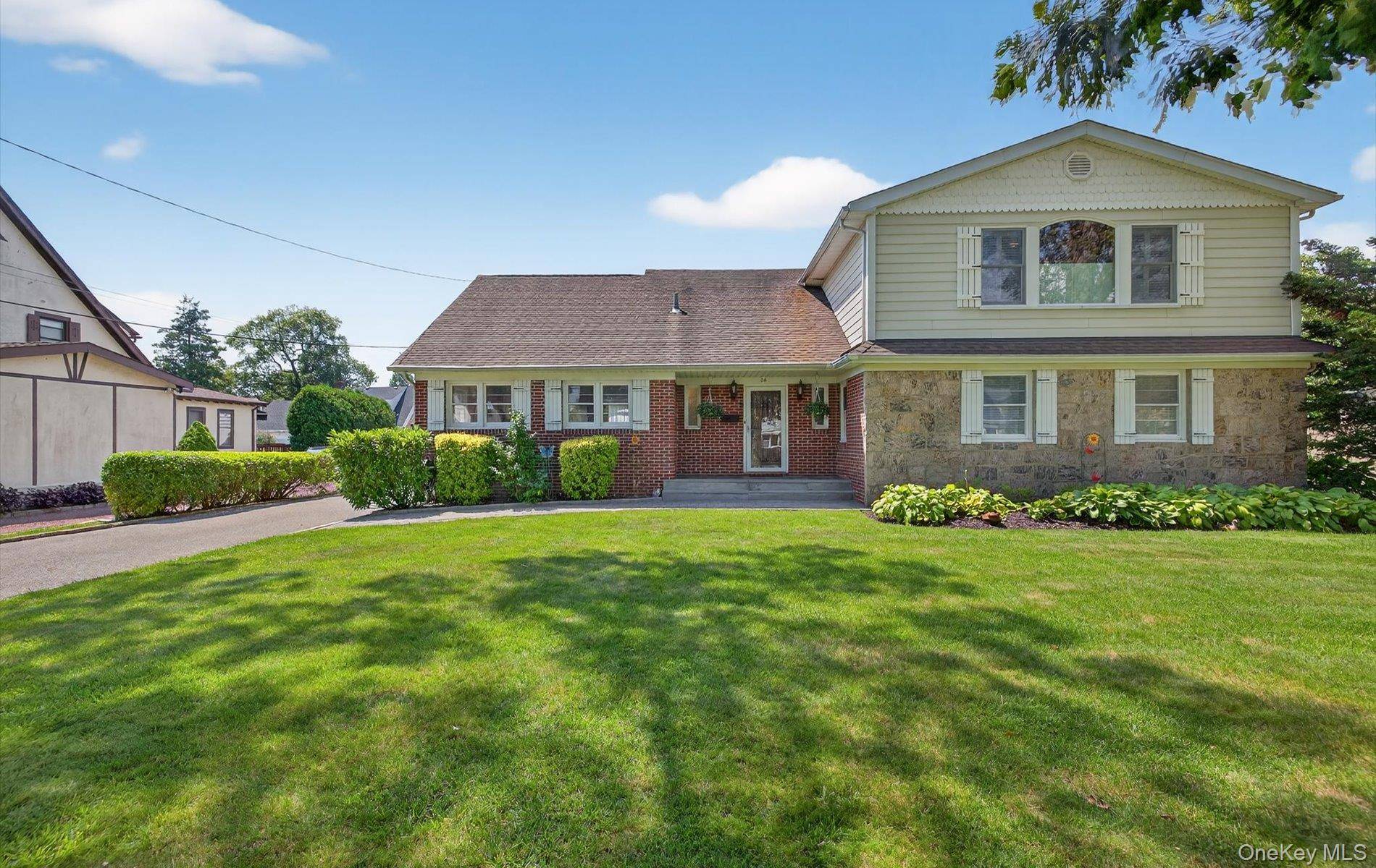 Bay Shore, NY 11706,36 Hemlock LN